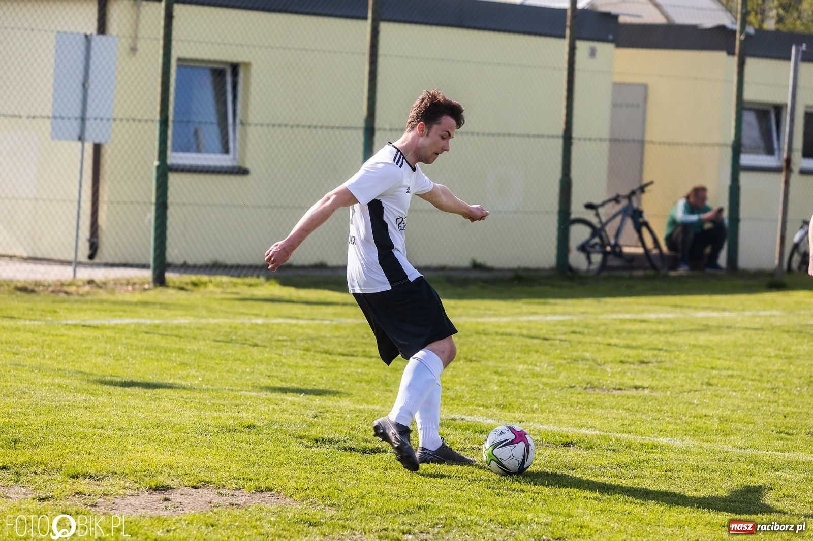 Zdjęcie w galerii na portalu naszraciborz.pl: C klasa. Wicher postraszył lidera z Wojnowic [FOTO] wiadomości z regionu