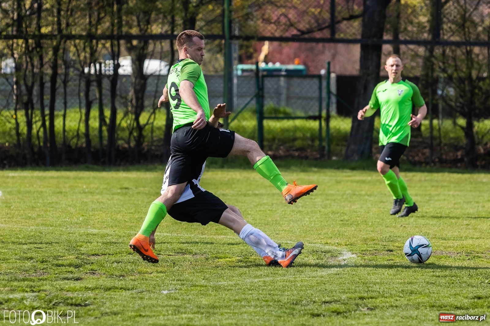 Zdjęcie w galerii na portalu naszraciborz.pl: C klasa. Wicher postraszył lidera z Wojnowic [FOTO] wiadomości z regionu
