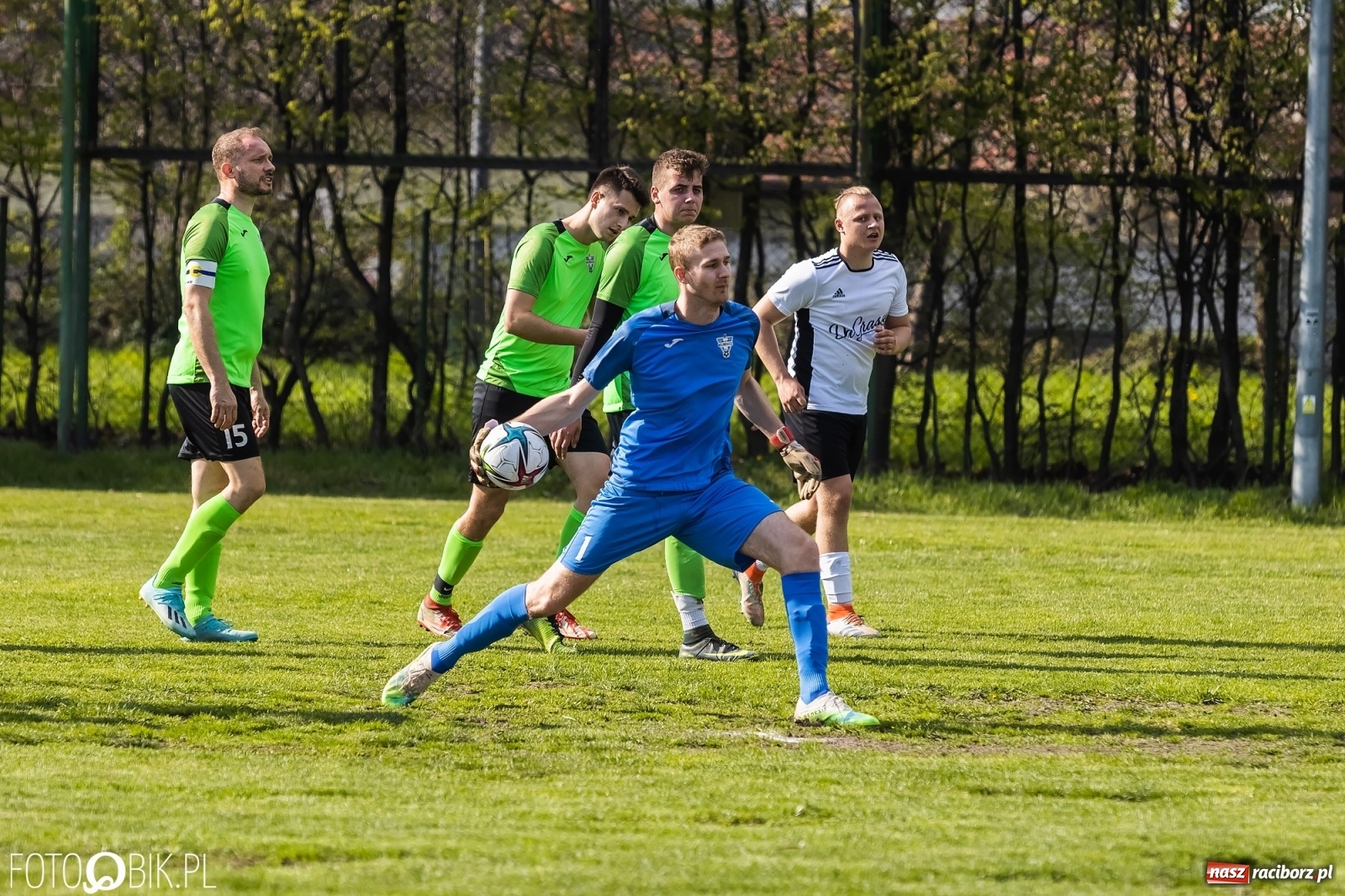 Zdjęcie w galerii na portalu naszraciborz.pl: C klasa. Wicher postraszył lidera z Wojnowic [FOTO] wiadomości z regionu
