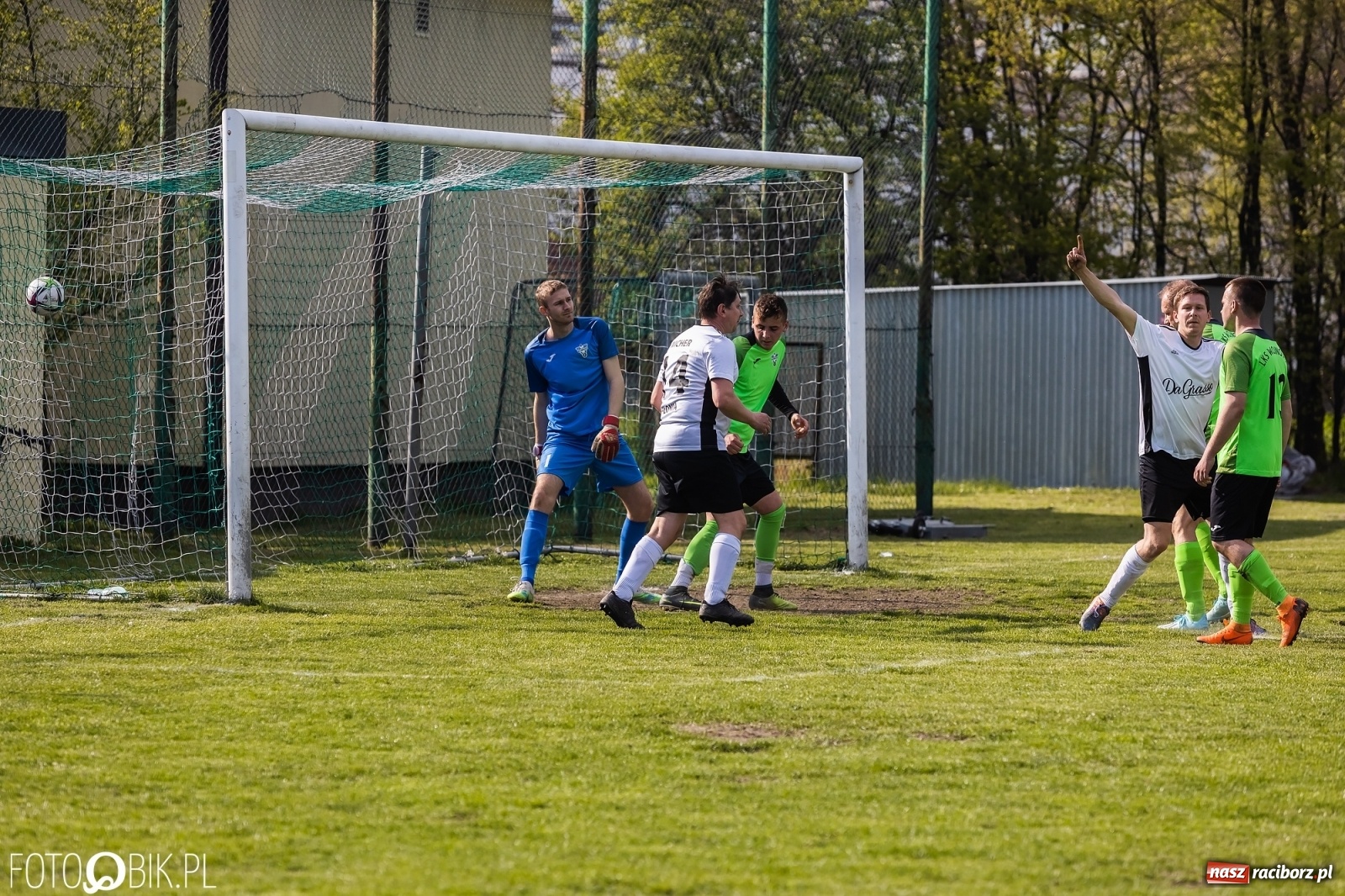 Zdjęcie w galerii na portalu naszraciborz.pl: C klasa. Wicher postraszył lidera z Wojnowic [FOTO] wiadomości z regionu