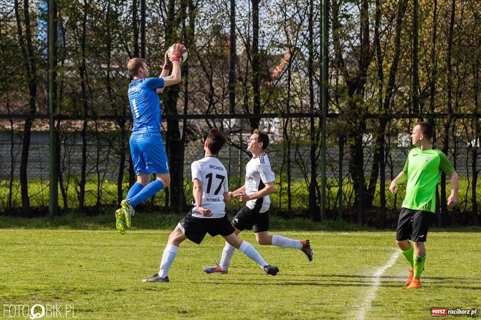 Zdjęcie w galerii na portalu naszraciborz.pl: C klasa. Wicher postraszył lidera z Wojnowic [FOTO] wiadomości z regionu