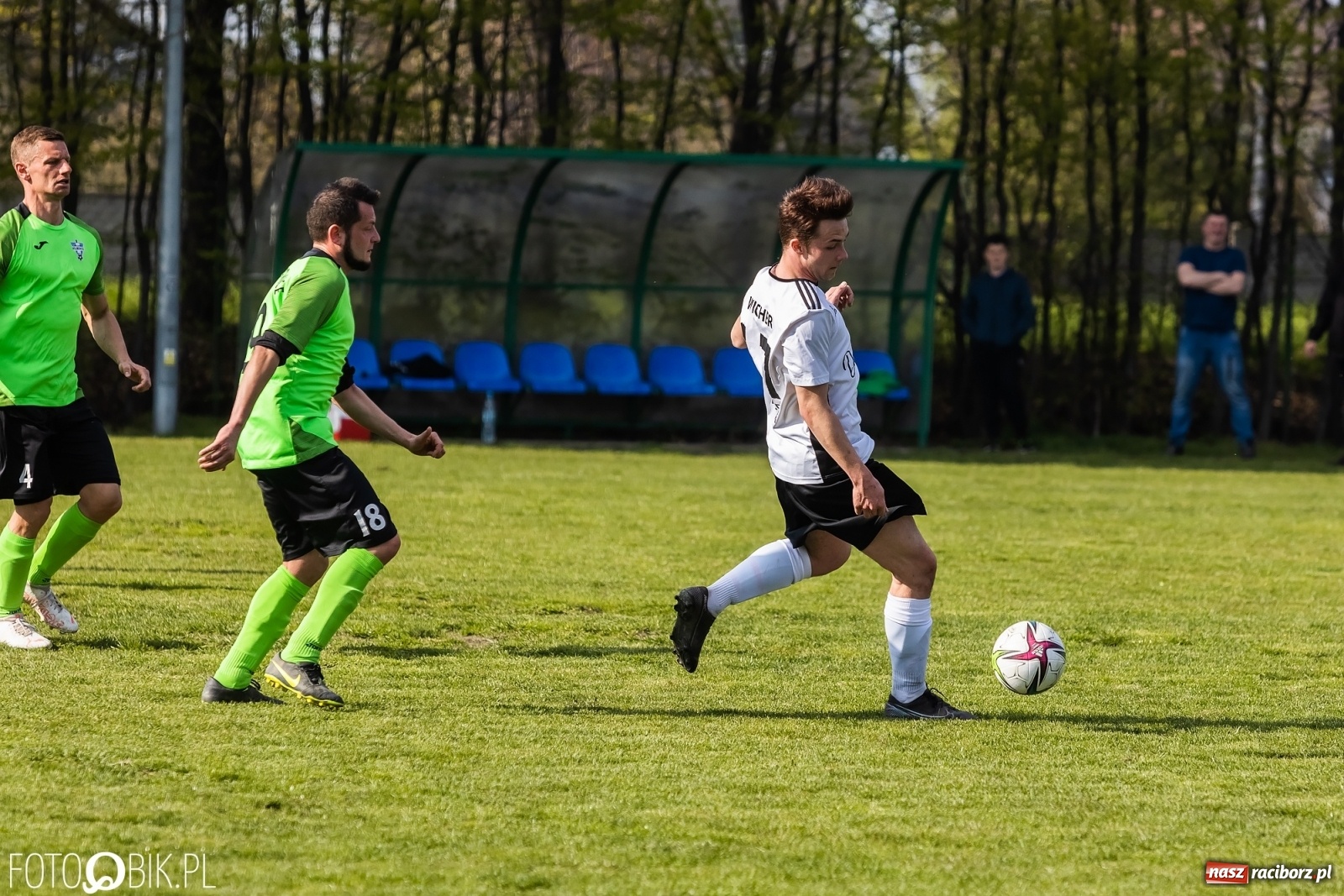 Zdjęcie w galerii na portalu naszraciborz.pl: C klasa. Wicher postraszył lidera z Wojnowic [FOTO] wiadomości z regionu