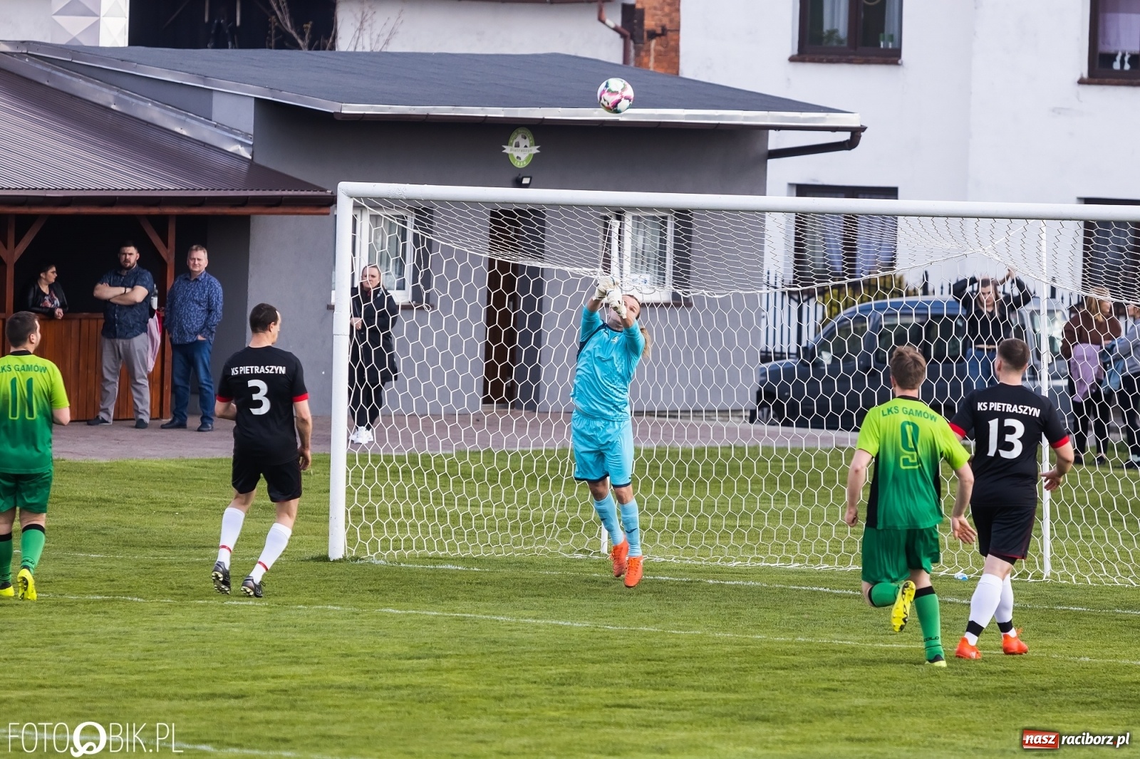 Zdjęcie w galerii na portalu naszraciborz.pl: Osiem do zera, Pietraszyn żegna outsidera [FOTO] wiadomości z regionu
