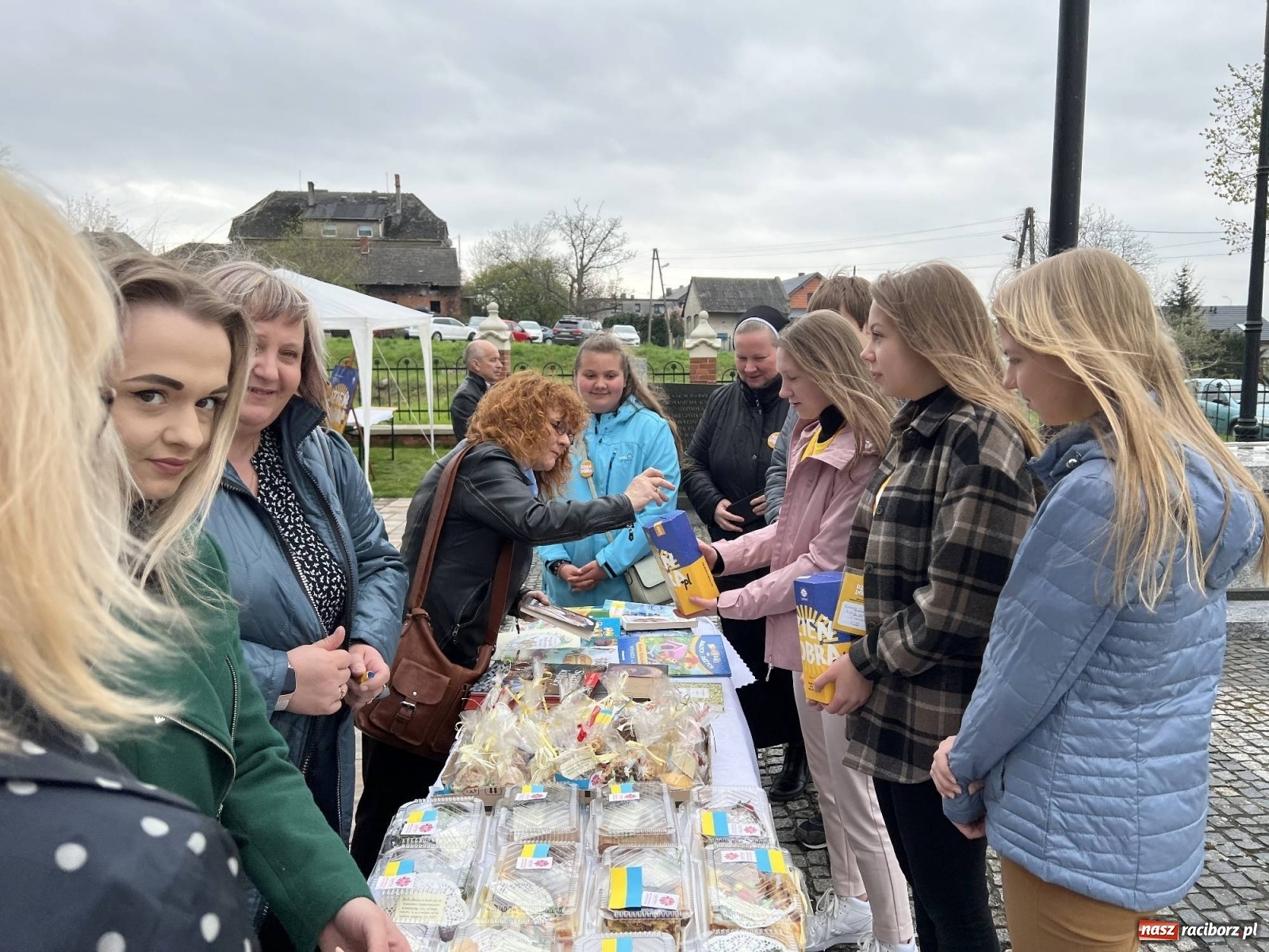 Zdjęcie w galerii na portalu naszraciborz.pl: Dzień Dobra. W Brzeziu akcja na rzecz Caritas i uchodźców z Ukrainy wiadomości z regionu