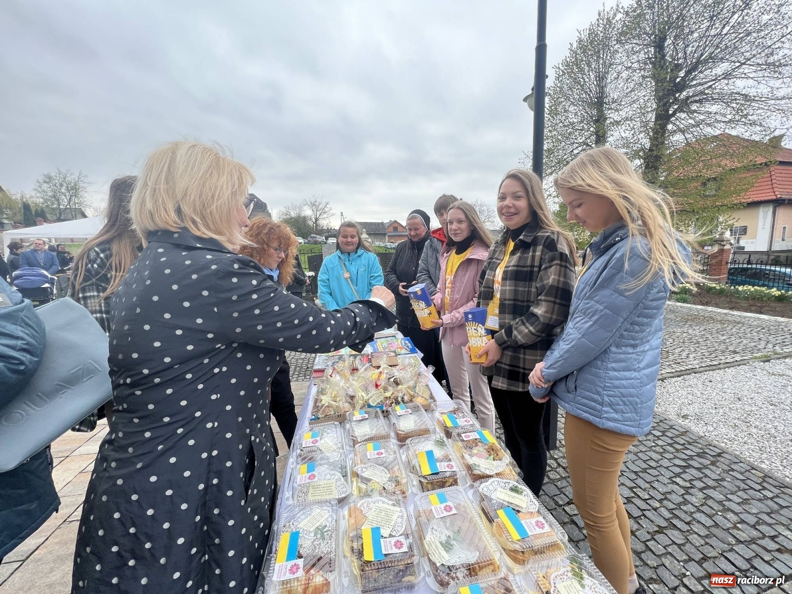 Zdjęcie w galerii na portalu naszraciborz.pl: Dzień Dobra. W Brzeziu akcja na rzecz Caritas i uchodźców z Ukrainy wiadomości z regionu