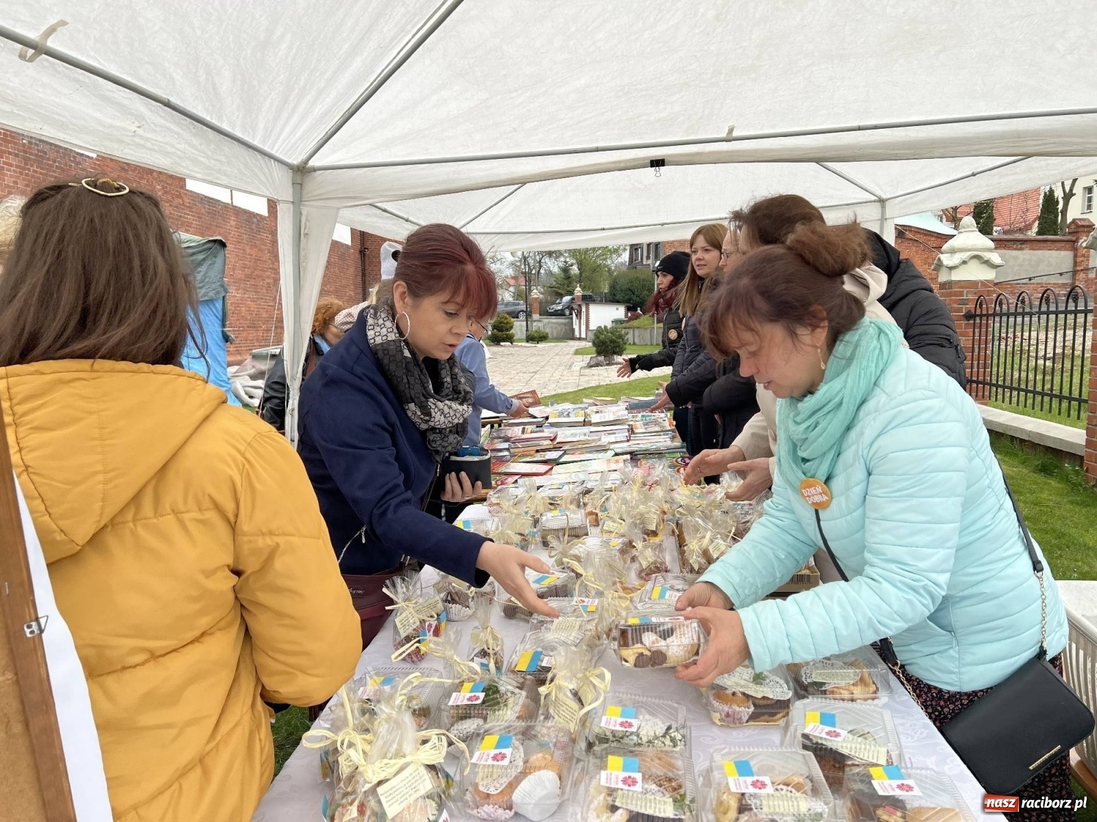 Zdjęcie w galerii na portalu naszraciborz.pl: Dzień Dobra. W Brzeziu akcja na rzecz Caritas i uchodźców z Ukrainy wiadomości z regionu