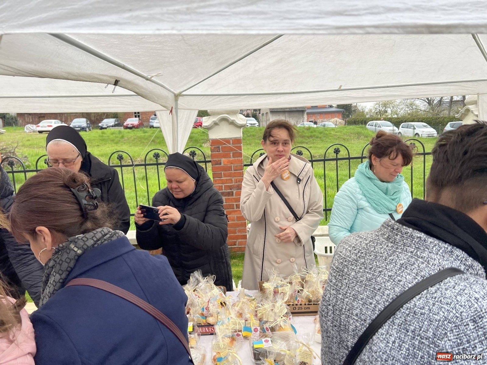 Zdjęcie w galerii na portalu naszraciborz.pl: Dzień Dobra. W Brzeziu akcja na rzecz Caritas i uchodźców z Ukrainy wiadomości z regionu