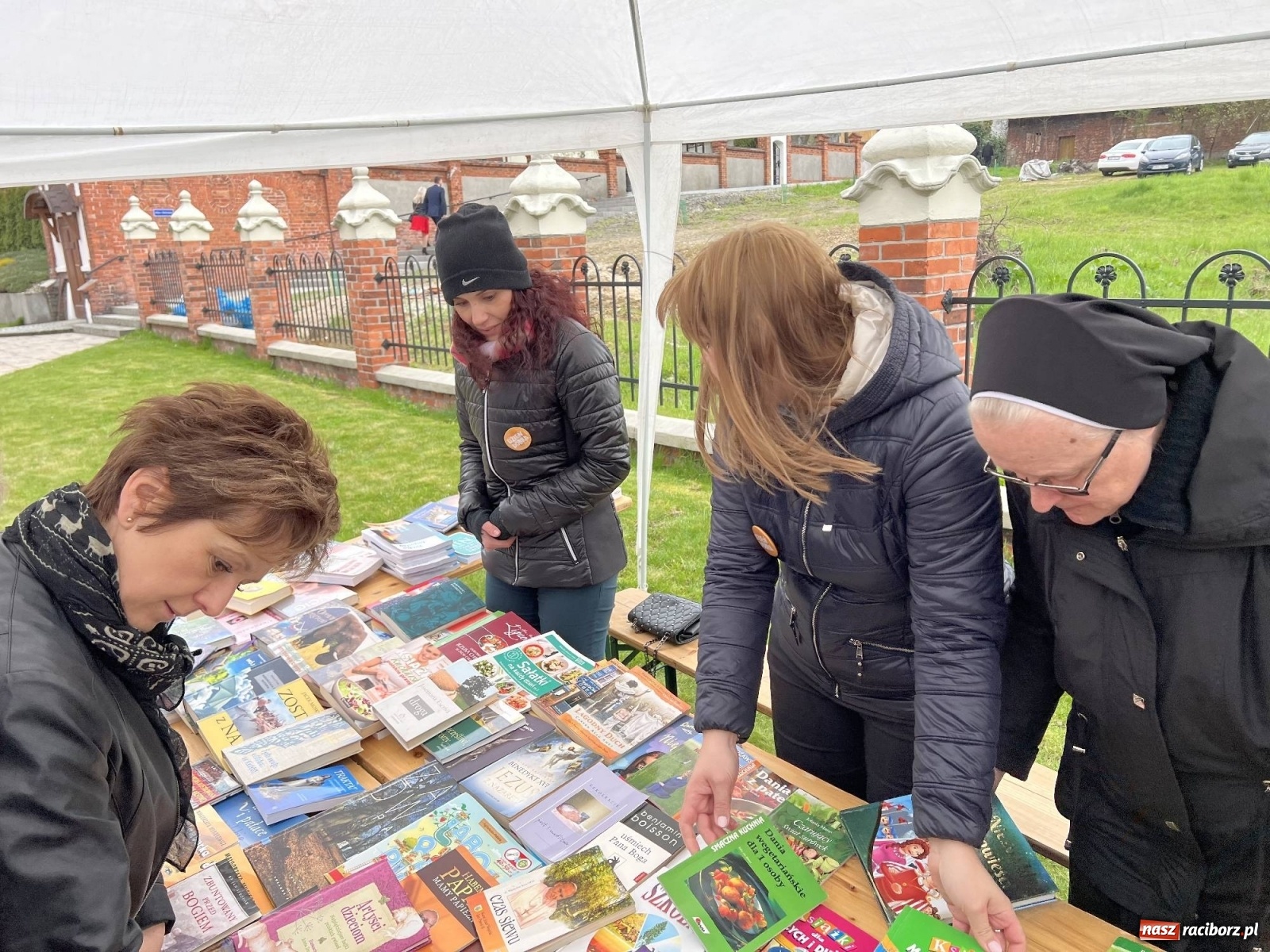 Zdjęcie w galerii na portalu naszraciborz.pl: Dzień Dobra. W Brzeziu akcja na rzecz Caritas i uchodźców z Ukrainy wiadomości z regionu