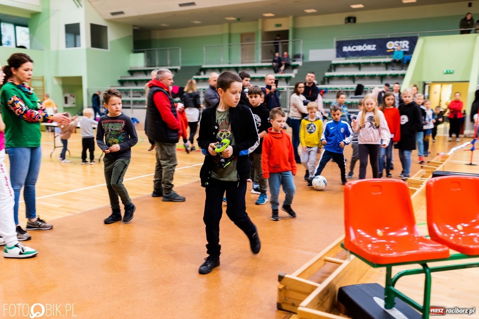 Zdjęcie w galerii na portalu naszraciborz.pl: Turniej aut zdalnie sterowanych w  Arenie Rafako wiadomości z regionu