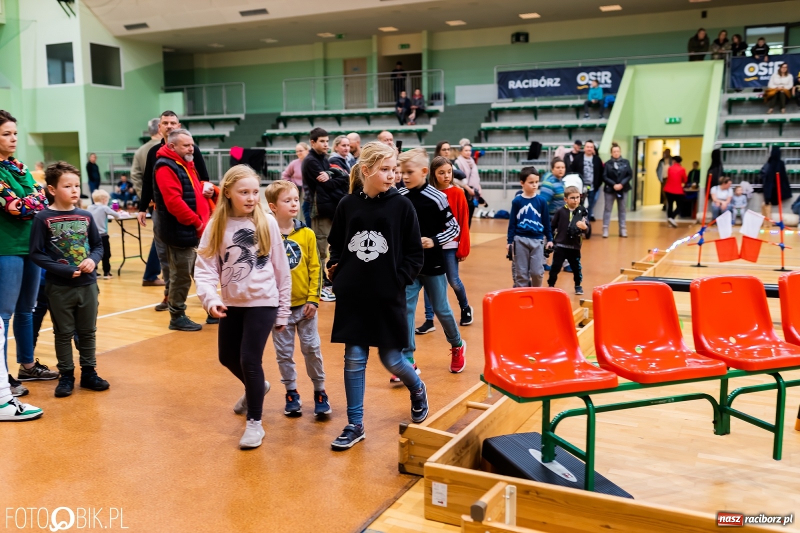 Zdjęcie w galerii na portalu naszraciborz.pl: Turniej aut zdalnie sterowanych w  Arenie Rafako wiadomości z regionu