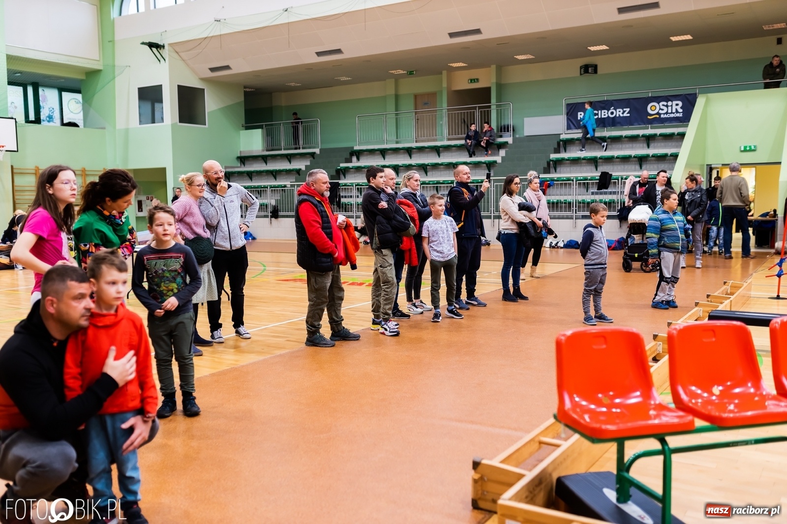 Zdjęcie w galerii na portalu naszraciborz.pl: Turniej aut zdalnie sterowanych w  Arenie Rafako wiadomości z regionu