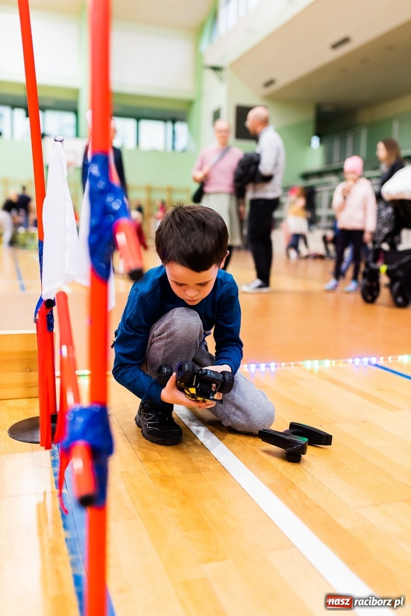 Zdjęcie w galerii na portalu naszraciborz.pl: Turniej aut zdalnie sterowanych w  Arenie Rafako wiadomości z regionu