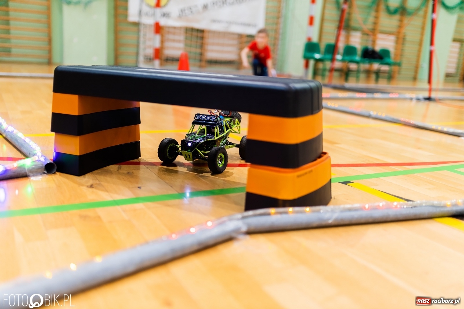 Zdjęcie w galerii na portalu naszraciborz.pl: Turniej aut zdalnie sterowanych w  Arenie Rafako wiadomości z regionu