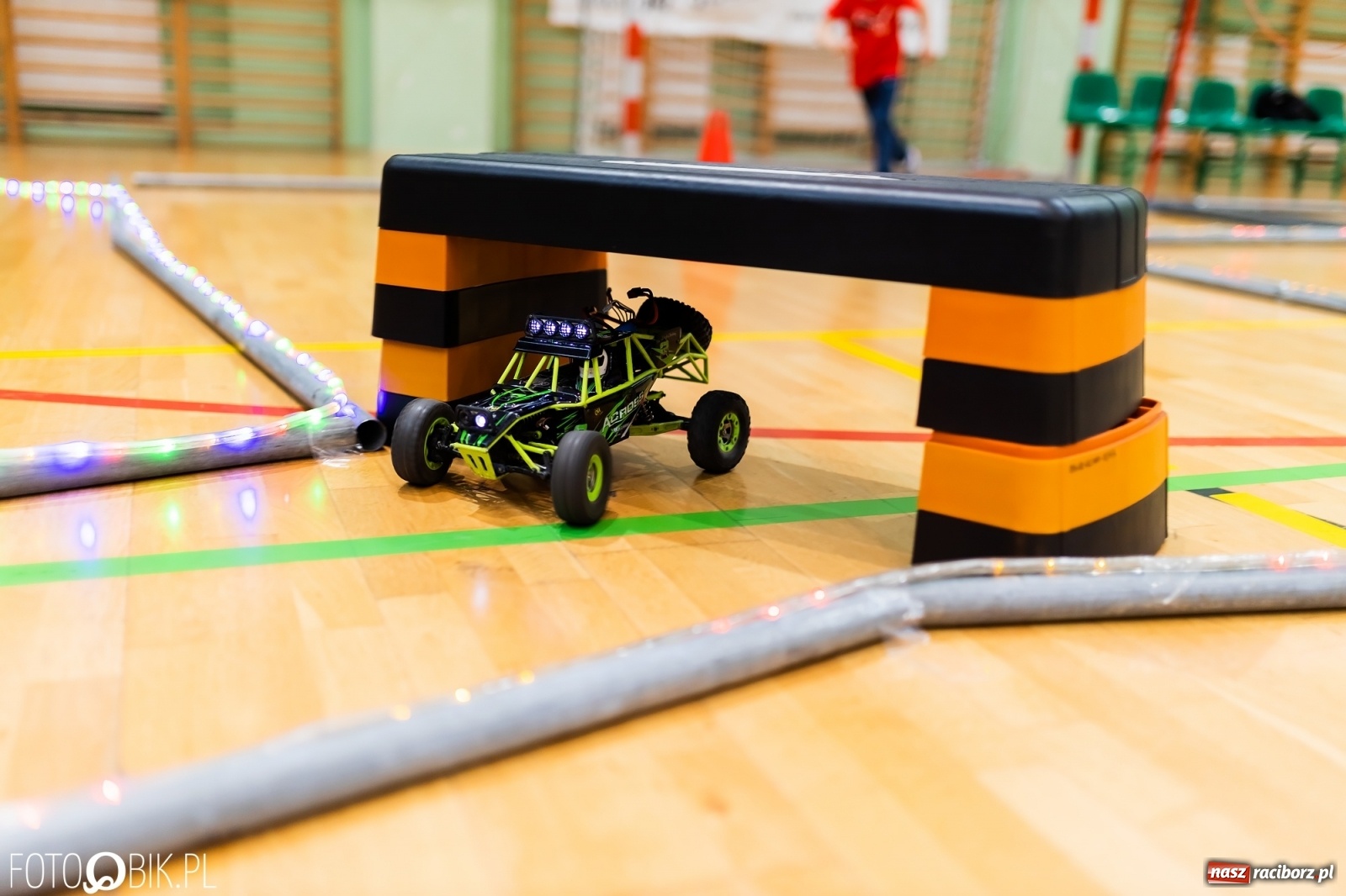 Zdjęcie w galerii na portalu naszraciborz.pl: Turniej aut zdalnie sterowanych w  Arenie Rafako wiadomości z regionu