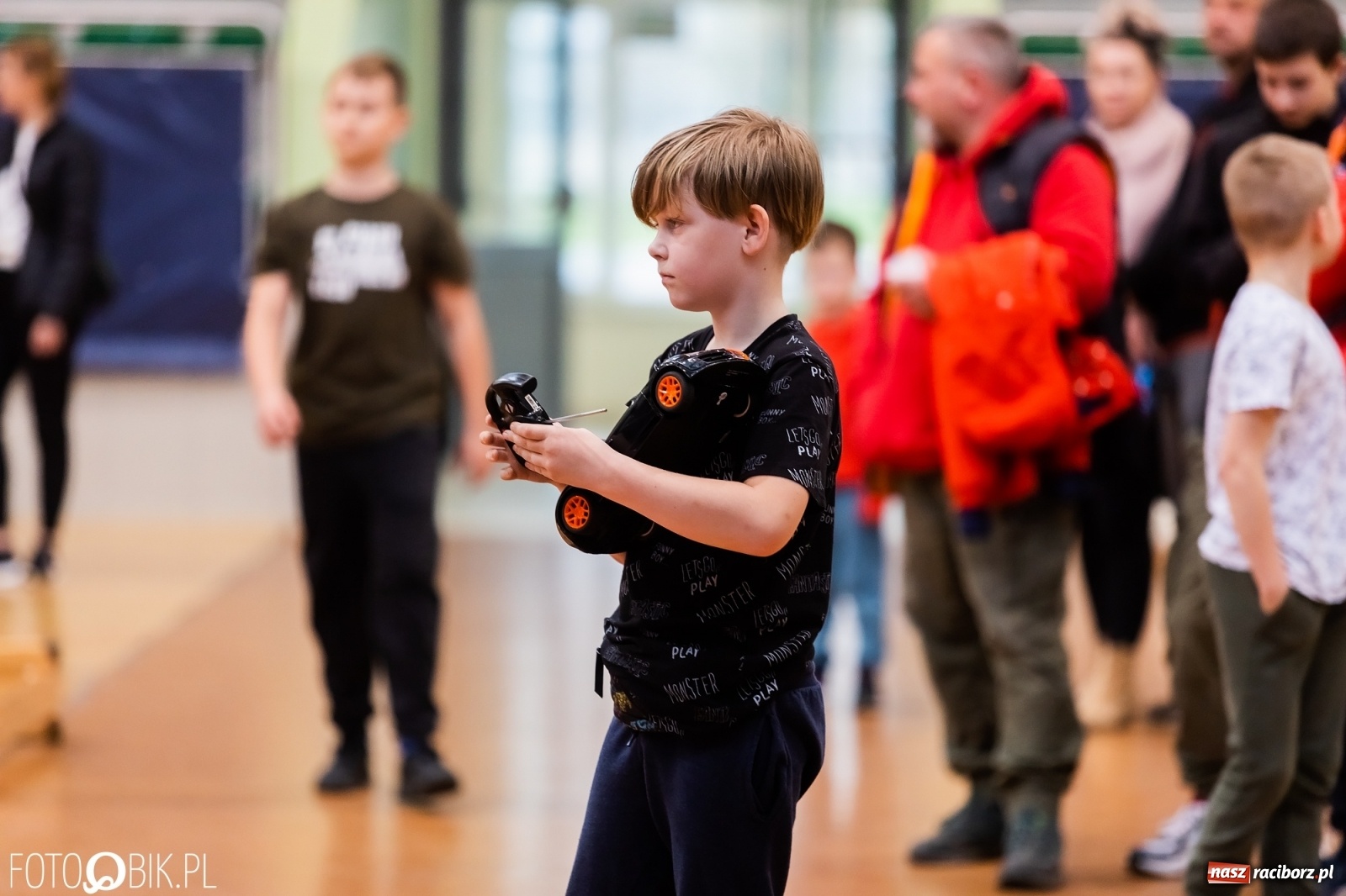 Zdjęcie w galerii na portalu naszraciborz.pl: Turniej aut zdalnie sterowanych w  Arenie Rafako wiadomości z regionu