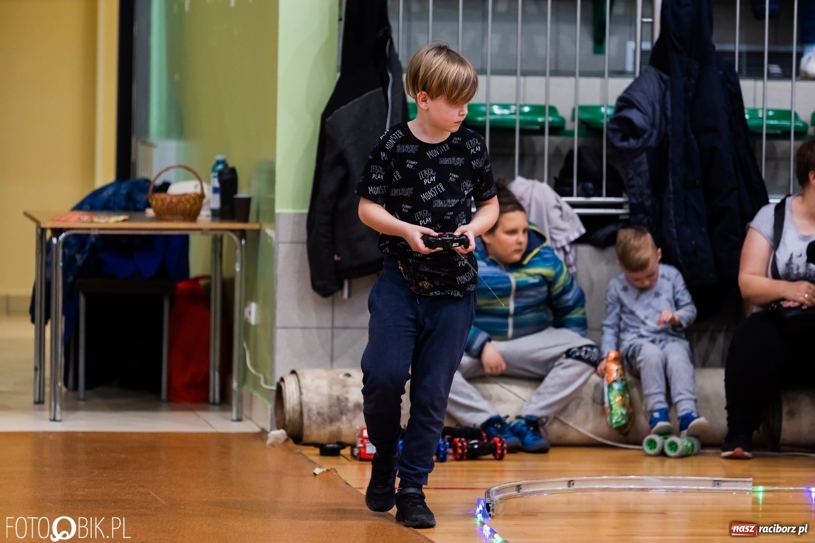 Zdjęcie w galerii na portalu naszraciborz.pl: Turniej aut zdalnie sterowanych w  Arenie Rafako wiadomości z regionu