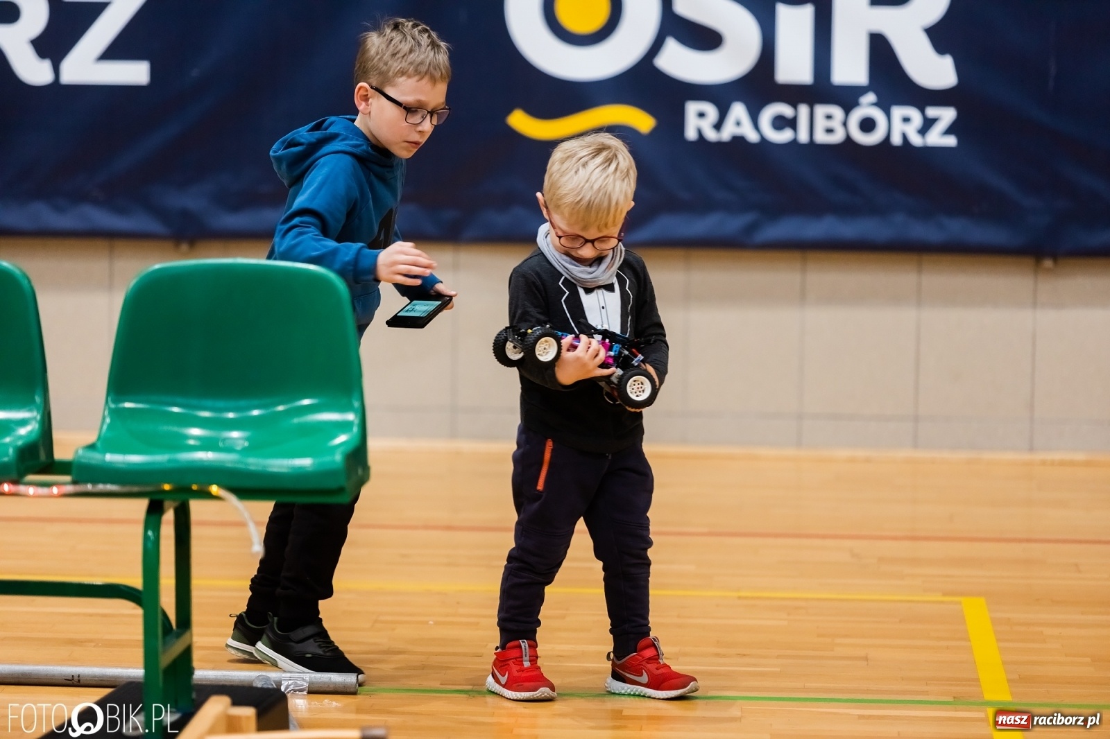 Zdjęcie w galerii na portalu naszraciborz.pl: Turniej aut zdalnie sterowanych w  Arenie Rafako wiadomości z regionu