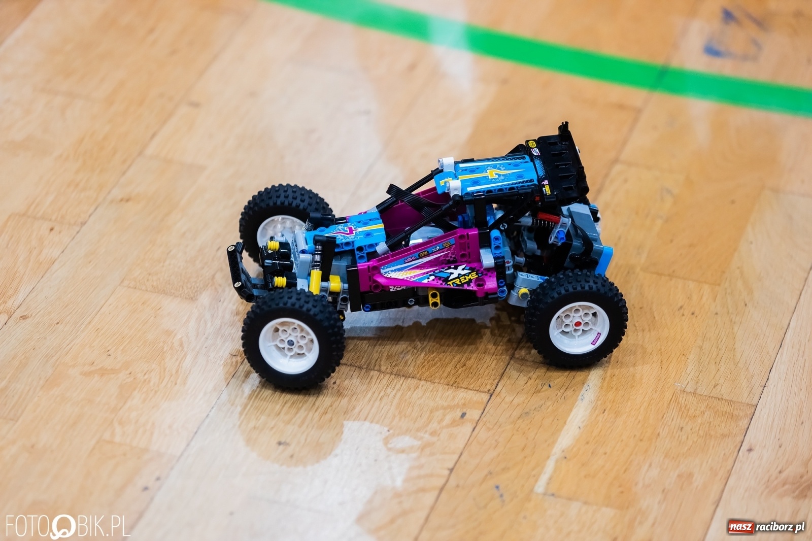 Zdjęcie w galerii na portalu naszraciborz.pl: Turniej aut zdalnie sterowanych w  Arenie Rafako wiadomości z regionu