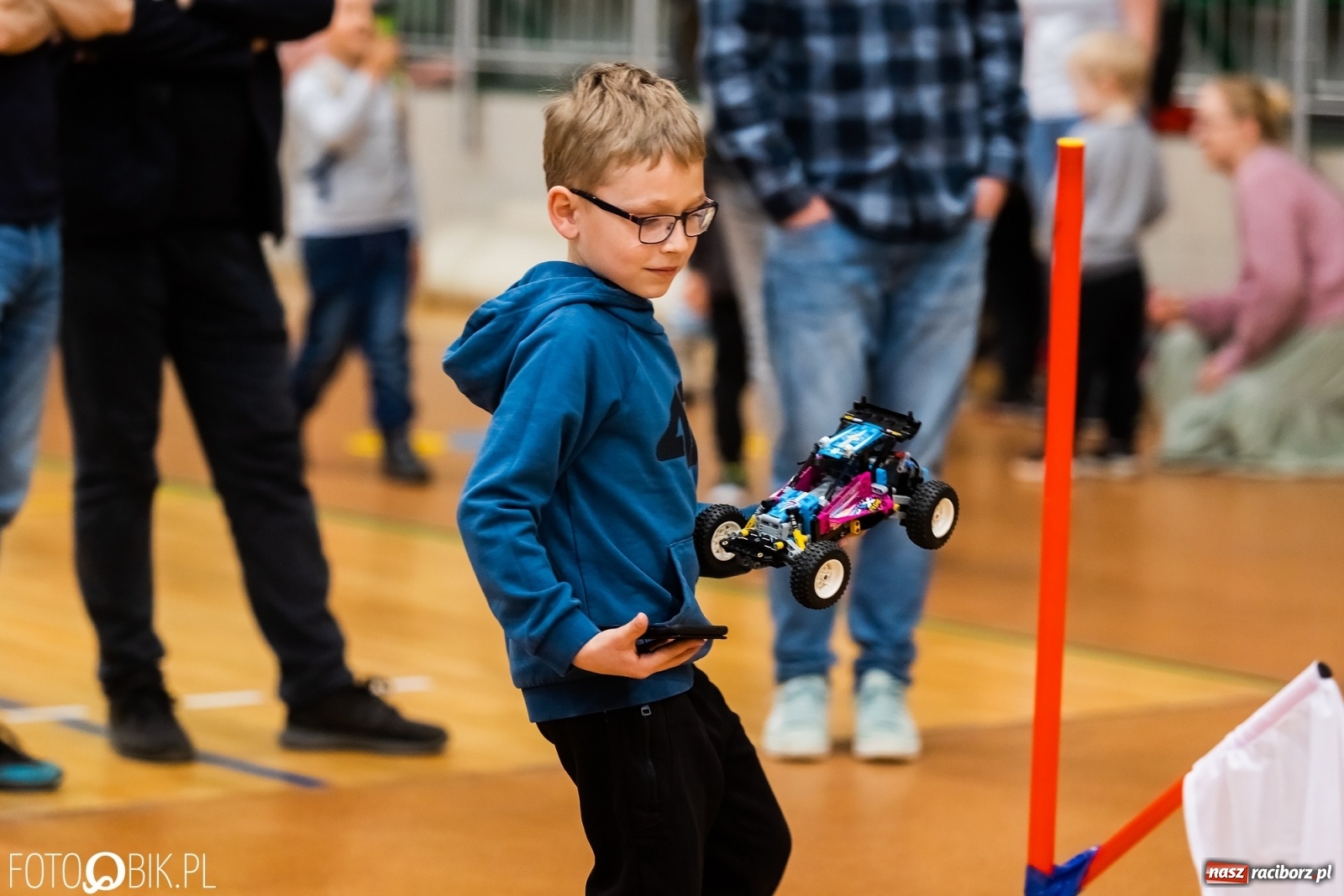 Zdjęcie w galerii na portalu naszraciborz.pl: Turniej aut zdalnie sterowanych w  Arenie Rafako wiadomości z regionu