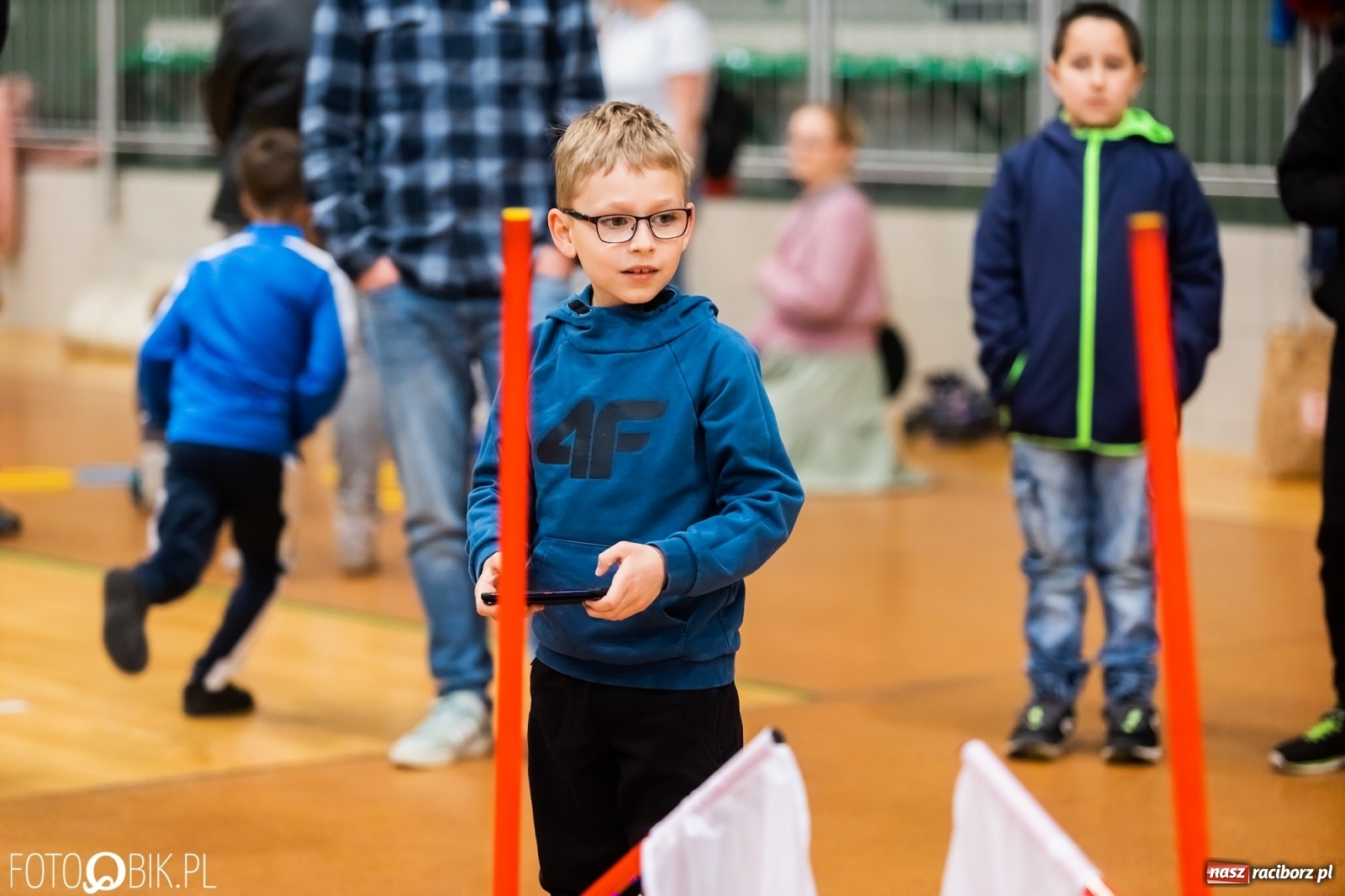Zdjęcie w galerii na portalu naszraciborz.pl: Turniej aut zdalnie sterowanych w  Arenie Rafako wiadomości z regionu
