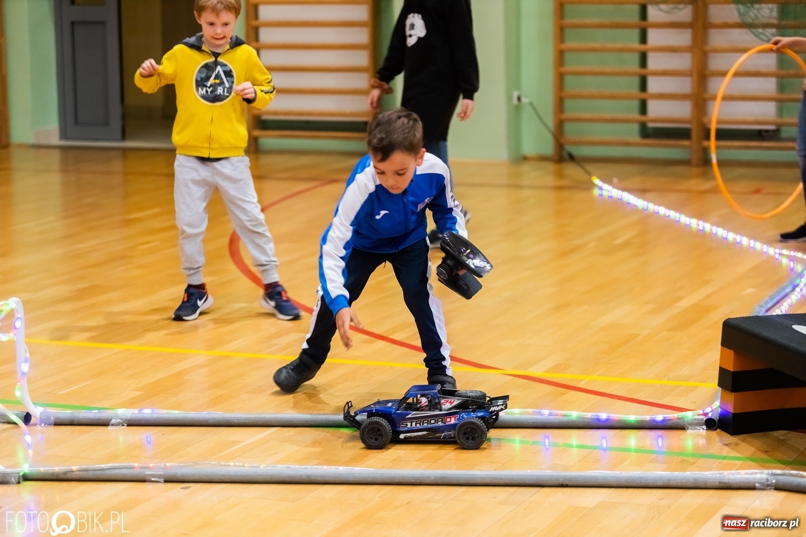 Zdjęcie w galerii na portalu naszraciborz.pl: Turniej aut zdalnie sterowanych w  Arenie Rafako wiadomości z regionu