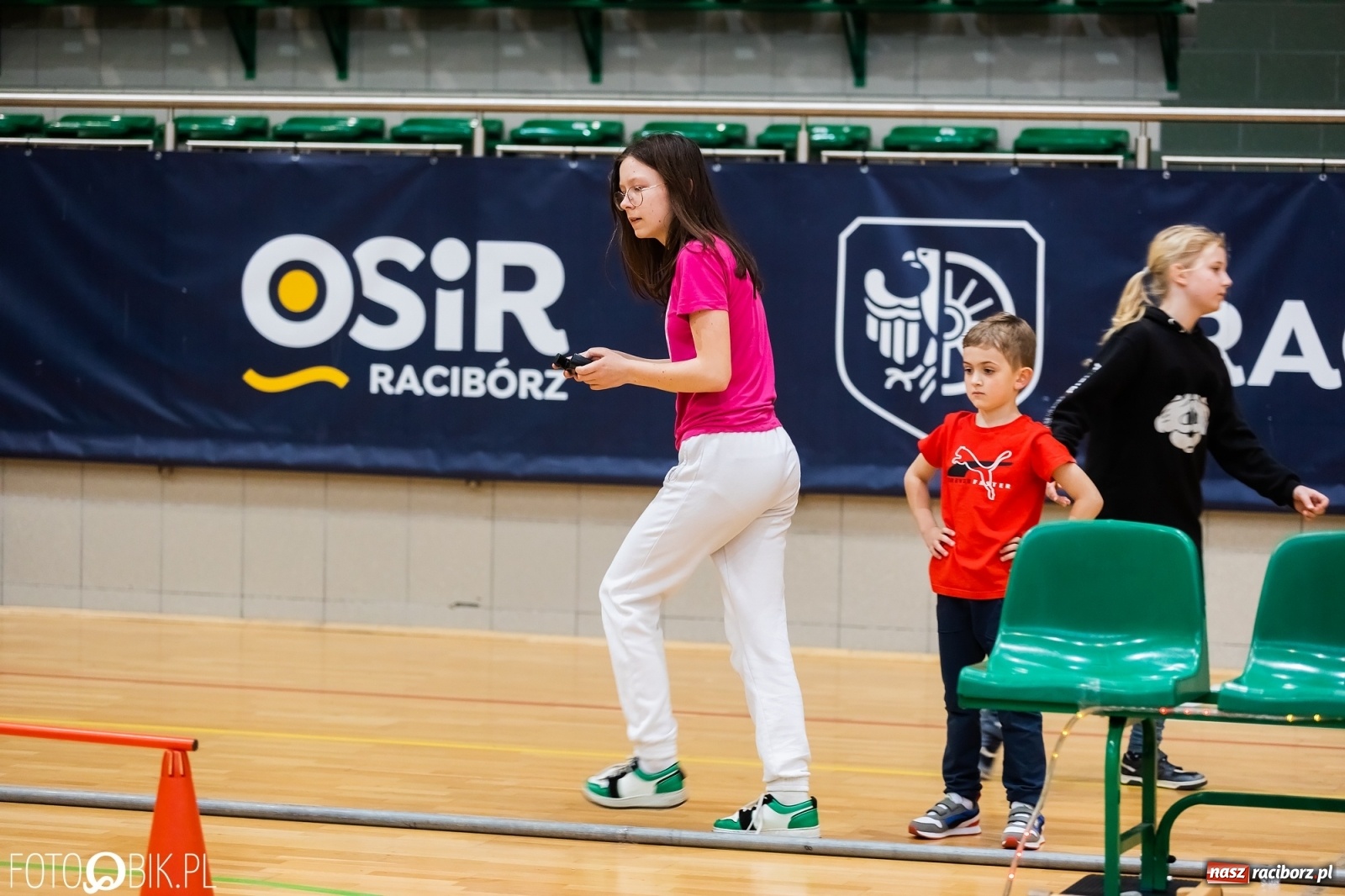 Zdjęcie w galerii na portalu naszraciborz.pl: Turniej aut zdalnie sterowanych w  Arenie Rafako wiadomości z regionu