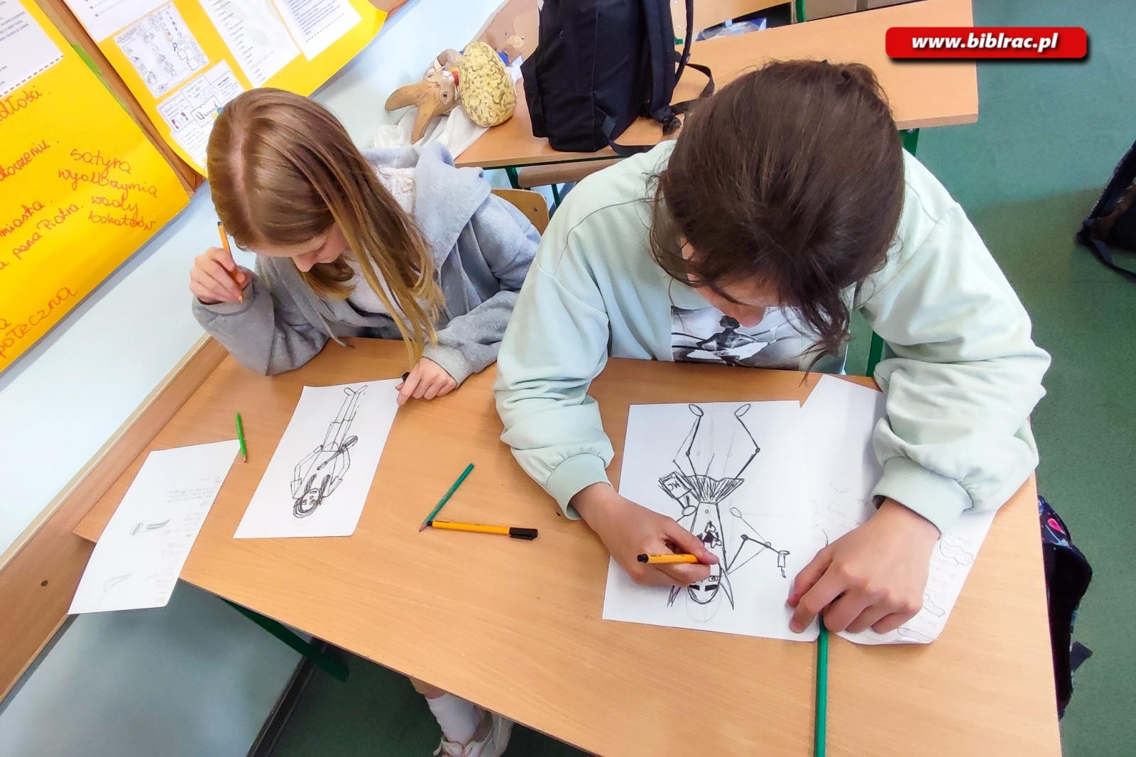 Zdjęcie w galerii na portalu naszraciborz.pl: Warsztaty tworzenia ilustracji w bibliotecznym projekcie Pozytywnie zaBOOKowani wiadomości z regionu