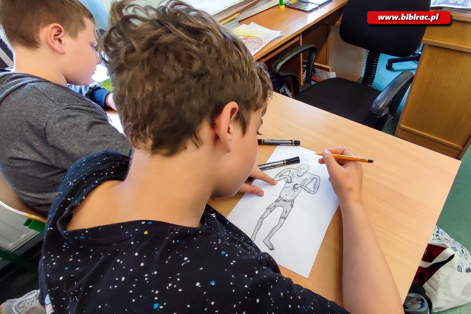 Zdjęcie w galerii na portalu naszraciborz.pl: Warsztaty tworzenia ilustracji w bibliotecznym projekcie Pozytywnie zaBOOKowani wiadomości z regionu