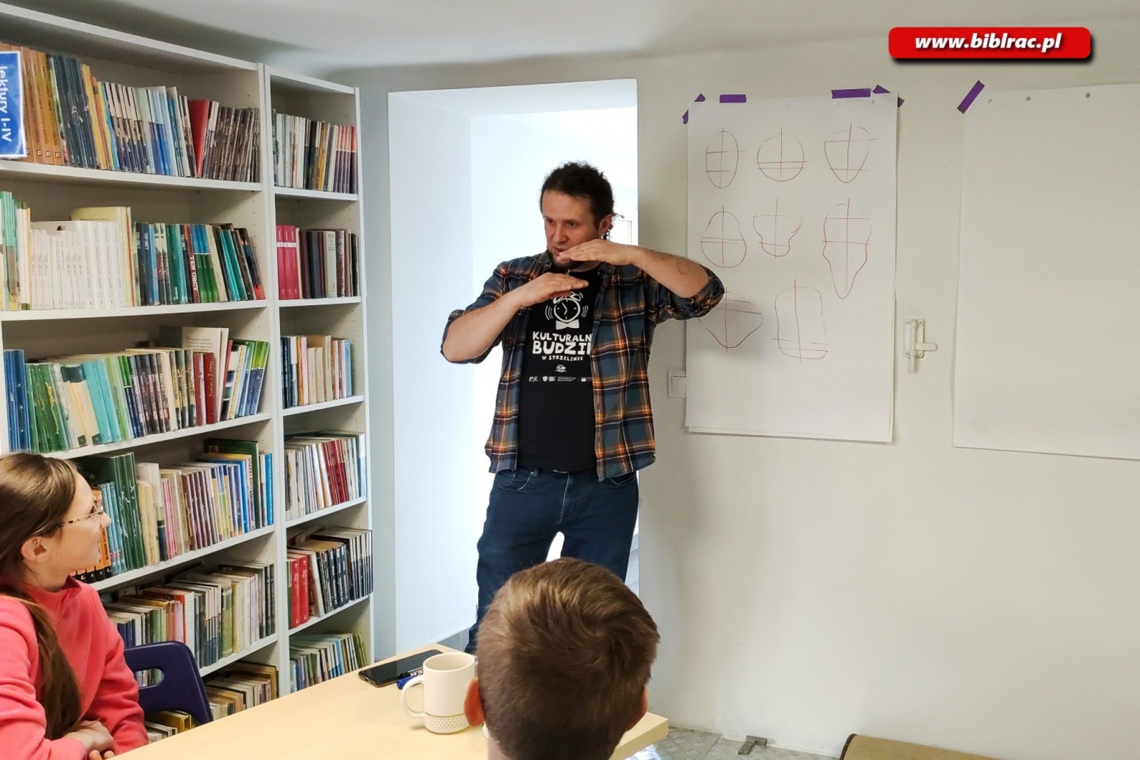 Zdjęcie w galerii na portalu naszraciborz.pl: Warsztaty tworzenia ilustracji w bibliotecznym projekcie Pozytywnie zaBOOKowani wiadomości z regionu
