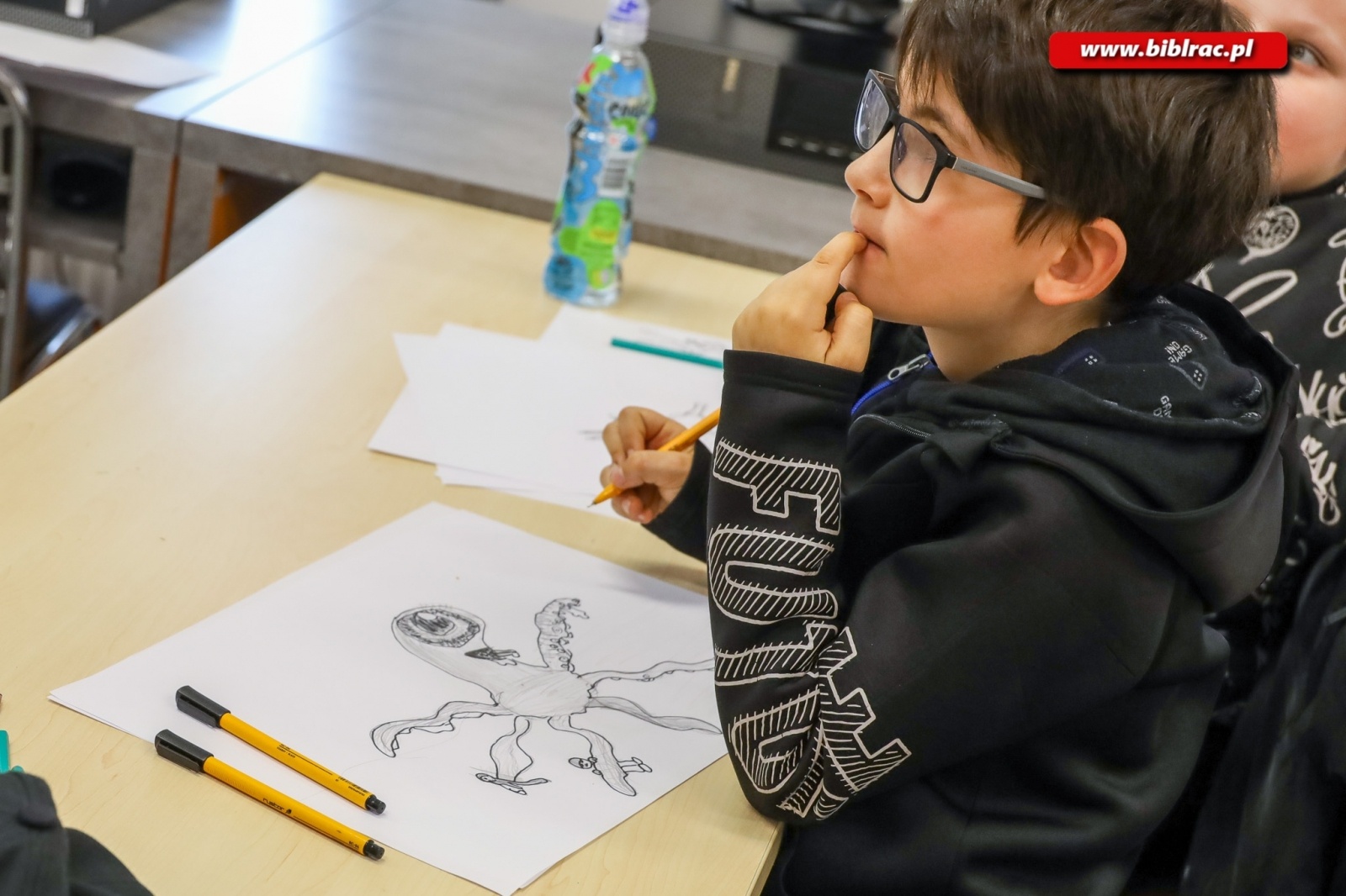 Zdjęcie w galerii na portalu naszraciborz.pl: Warsztaty tworzenia ilustracji w bibliotecznym projekcie Pozytywnie zaBOOKowani wiadomości z regionu