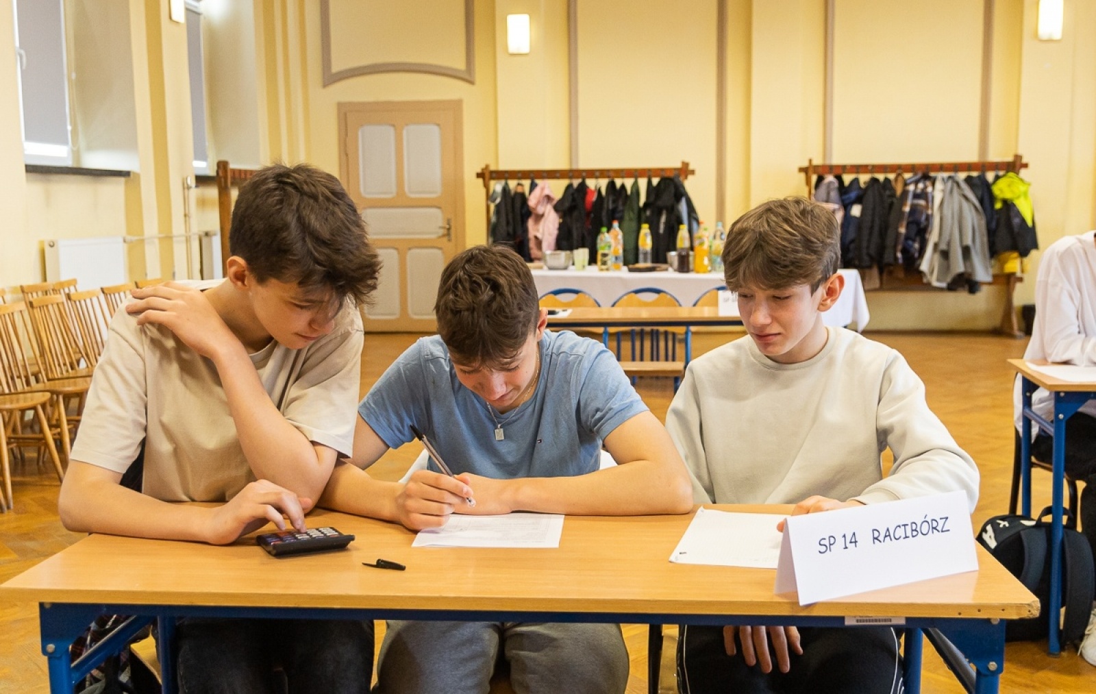 Zdjęcie w galerii na portalu naszraciborz.pl: SP 1 najlepsza w konkursie wiedzy ekonomicznej w Ekonomiku wiadomości z regionu