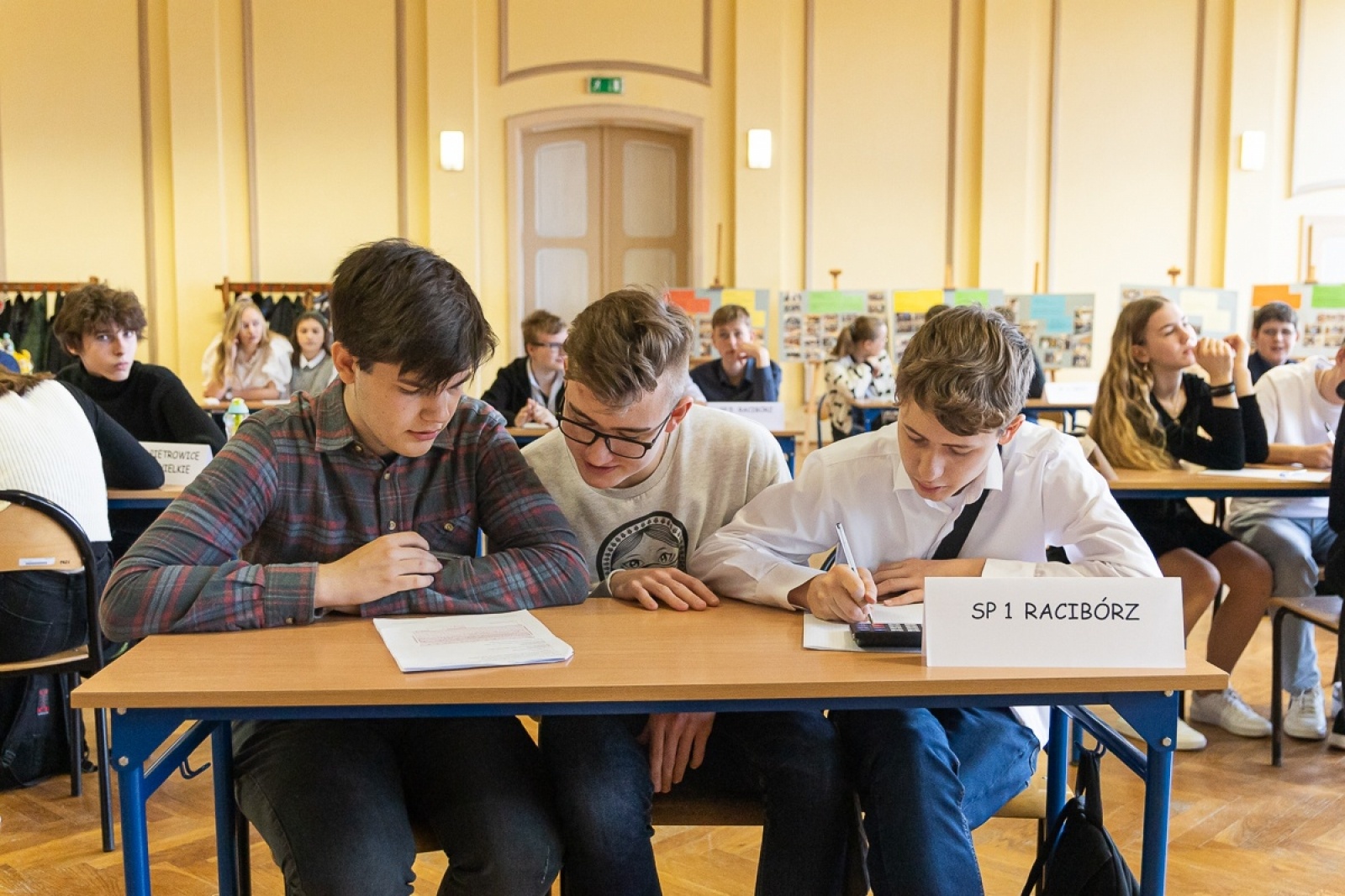 Zdjęcie w galerii na portalu naszraciborz.pl: SP 1 najlepsza w konkursie wiedzy ekonomicznej w Ekonomiku wiadomości z regionu