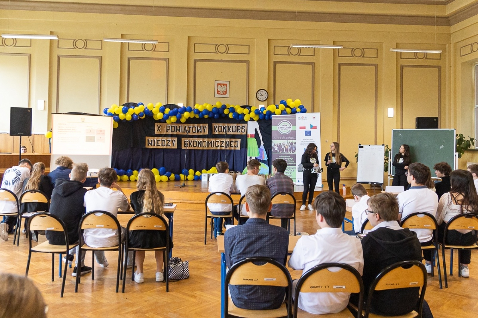 Zdjęcie w galerii na portalu naszraciborz.pl: SP 1 najlepsza w konkursie wiedzy ekonomicznej w Ekonomiku wiadomości z regionu