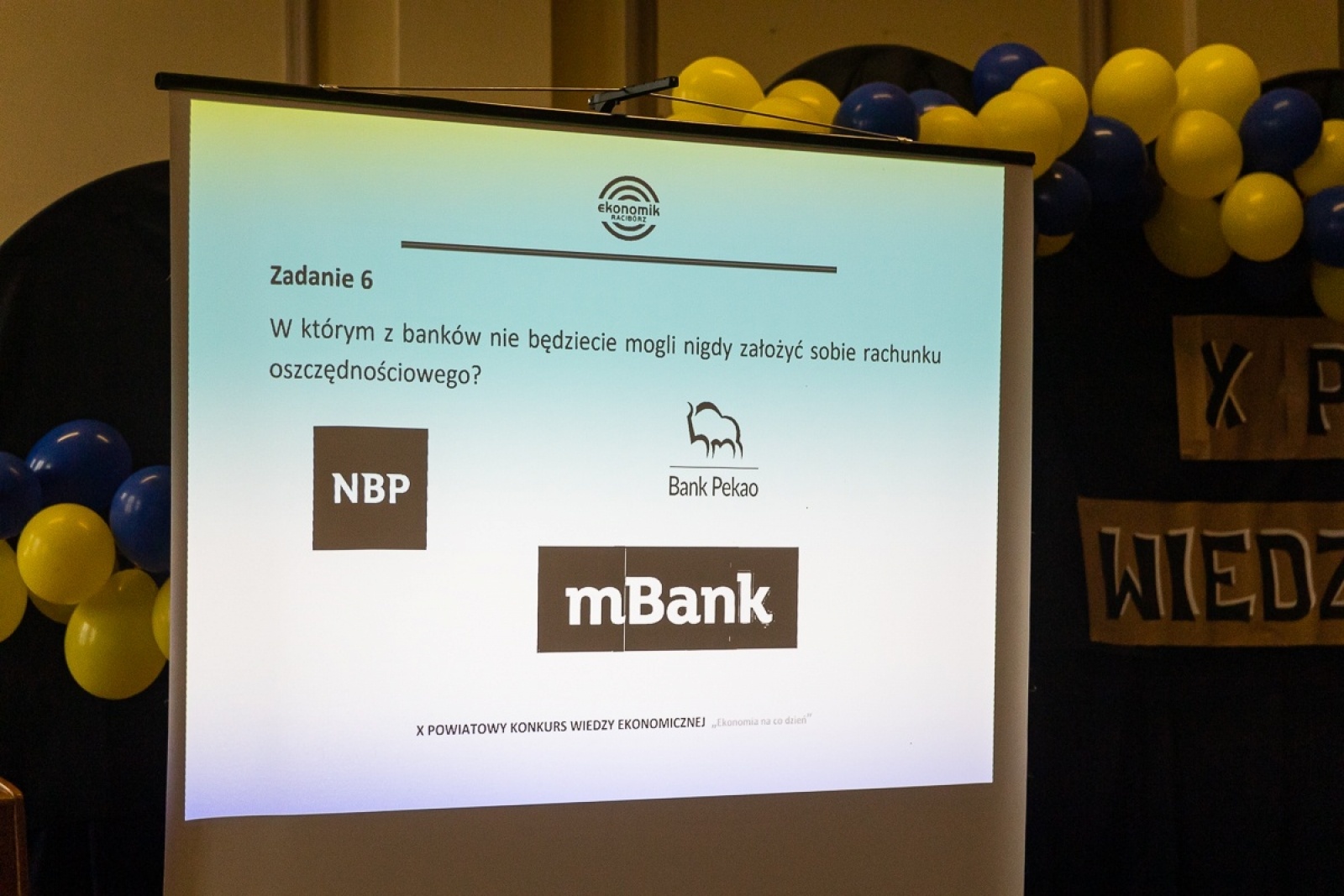 Zdjęcie w galerii na portalu naszraciborz.pl: SP 1 najlepsza w konkursie wiedzy ekonomicznej w Ekonomiku wiadomości z regionu