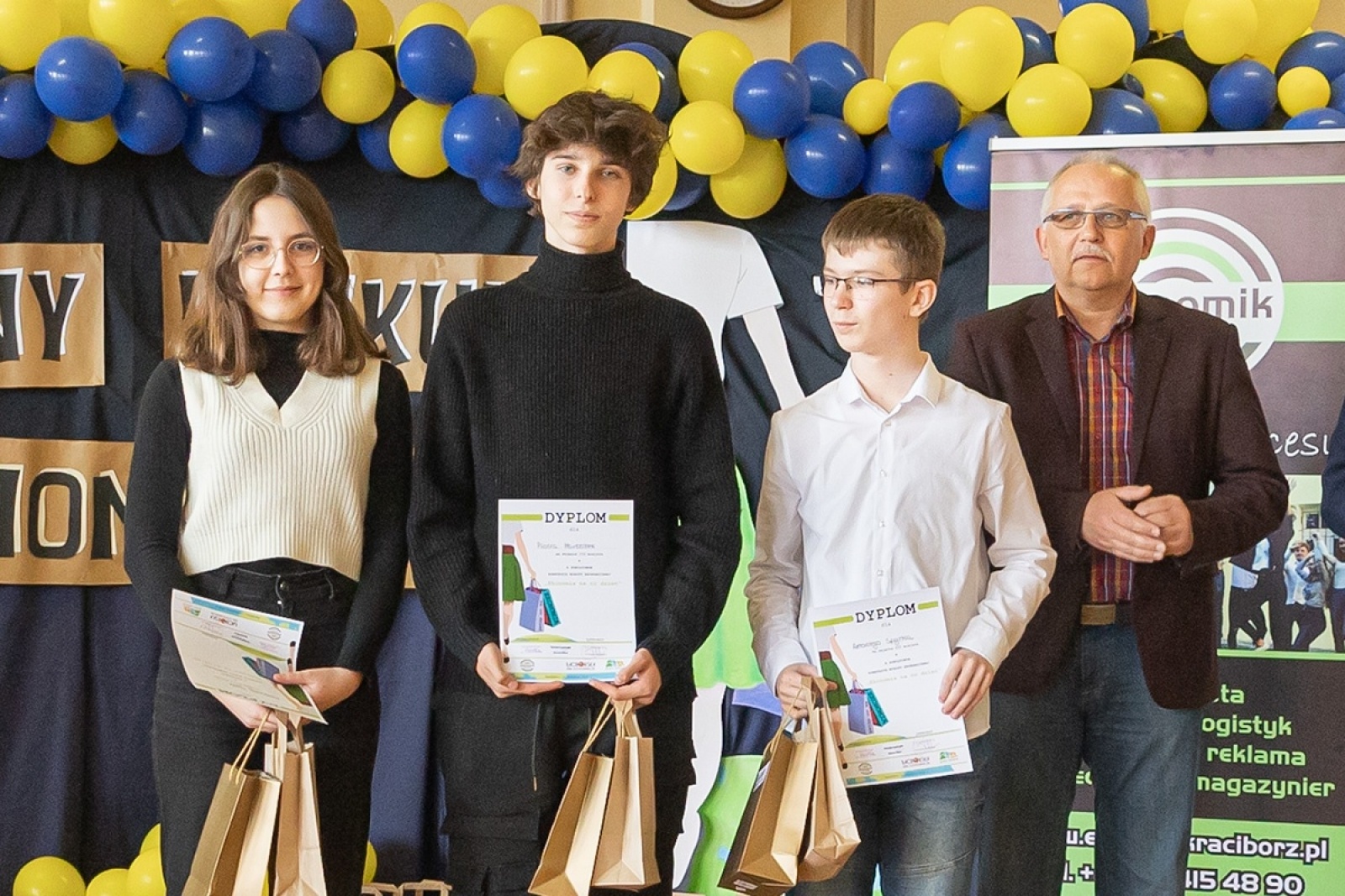 Zdjęcie w galerii na portalu naszraciborz.pl: SP 1 najlepsza w konkursie wiedzy ekonomicznej w Ekonomiku wiadomości z regionu