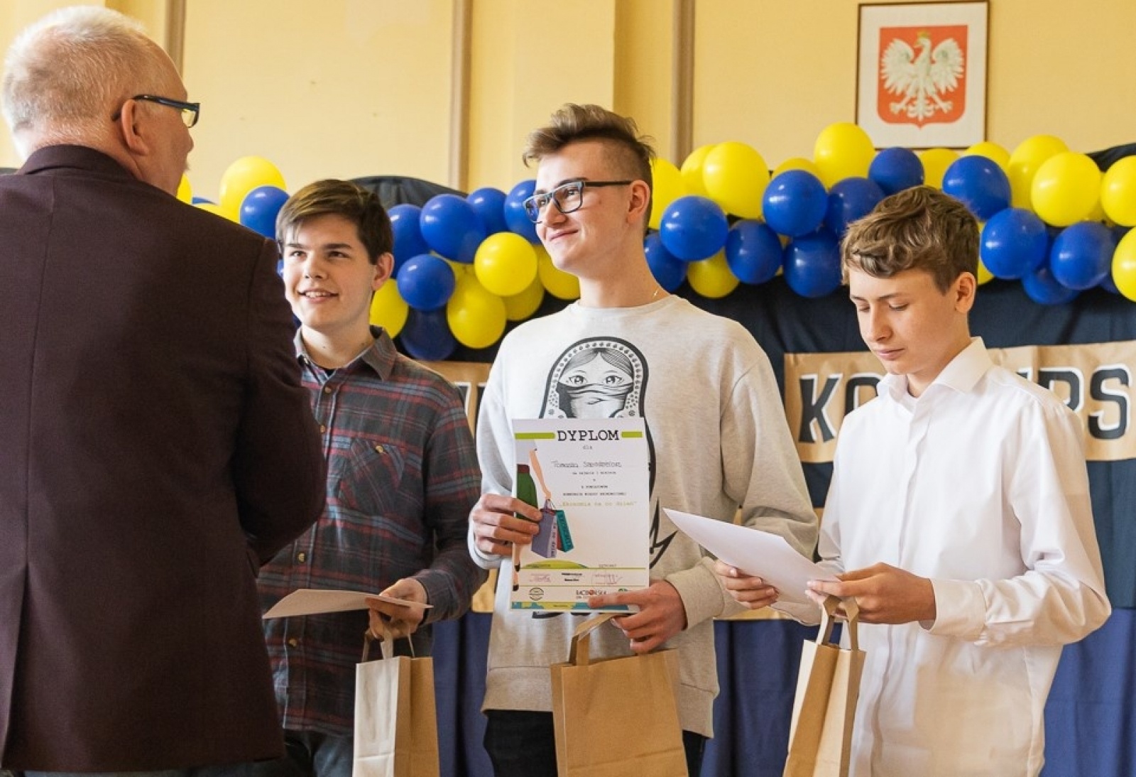 Zdjęcie w galerii na portalu naszraciborz.pl: SP 1 najlepsza w konkursie wiedzy ekonomicznej w Ekonomiku wiadomości z regionu