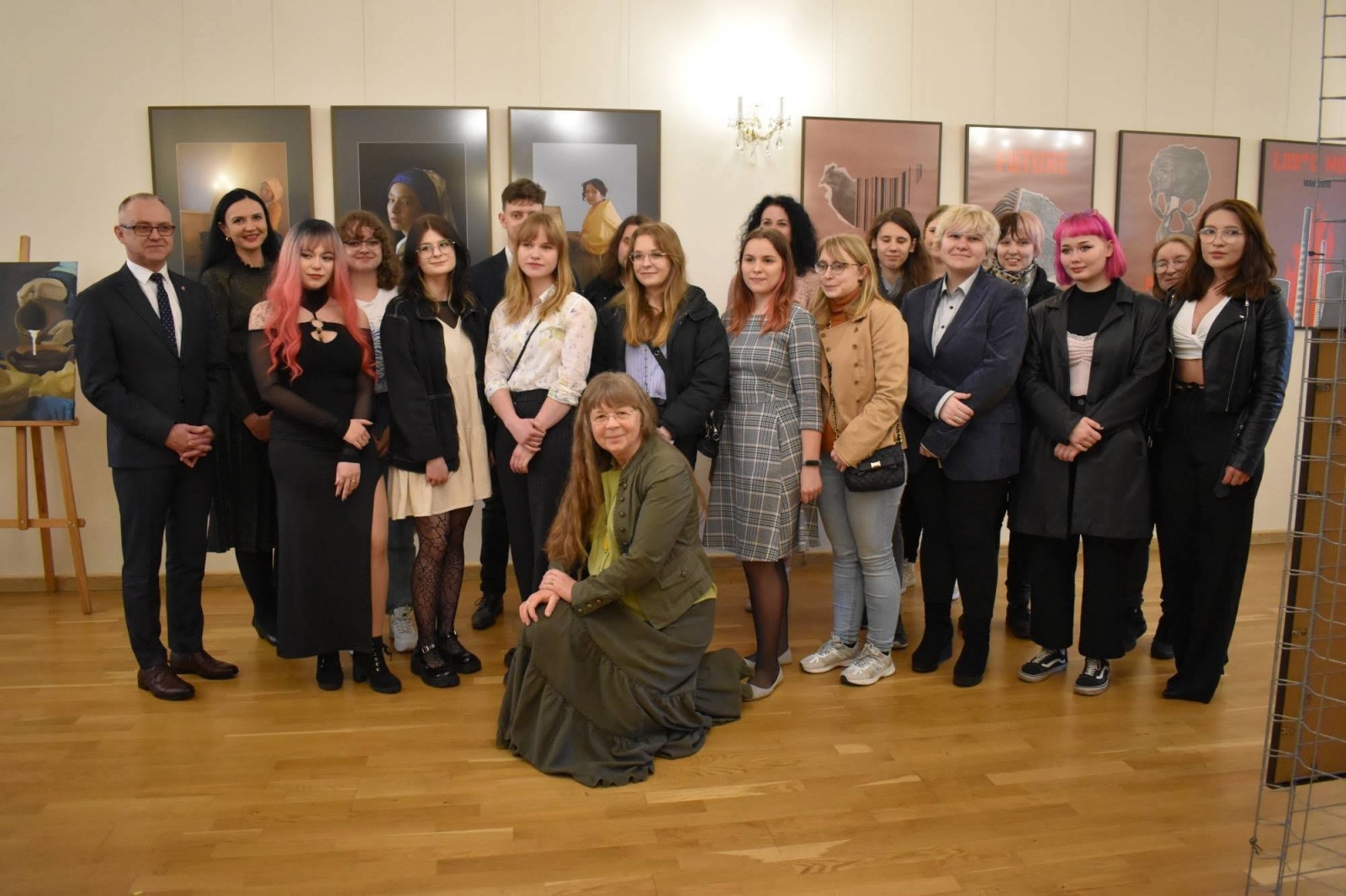 Zdjęcie w galerii na portalu naszraciborz.pl: DYPLOMY 2022 - wernisaż wystawy na Zamku Piastowskim wiadomości z regionu