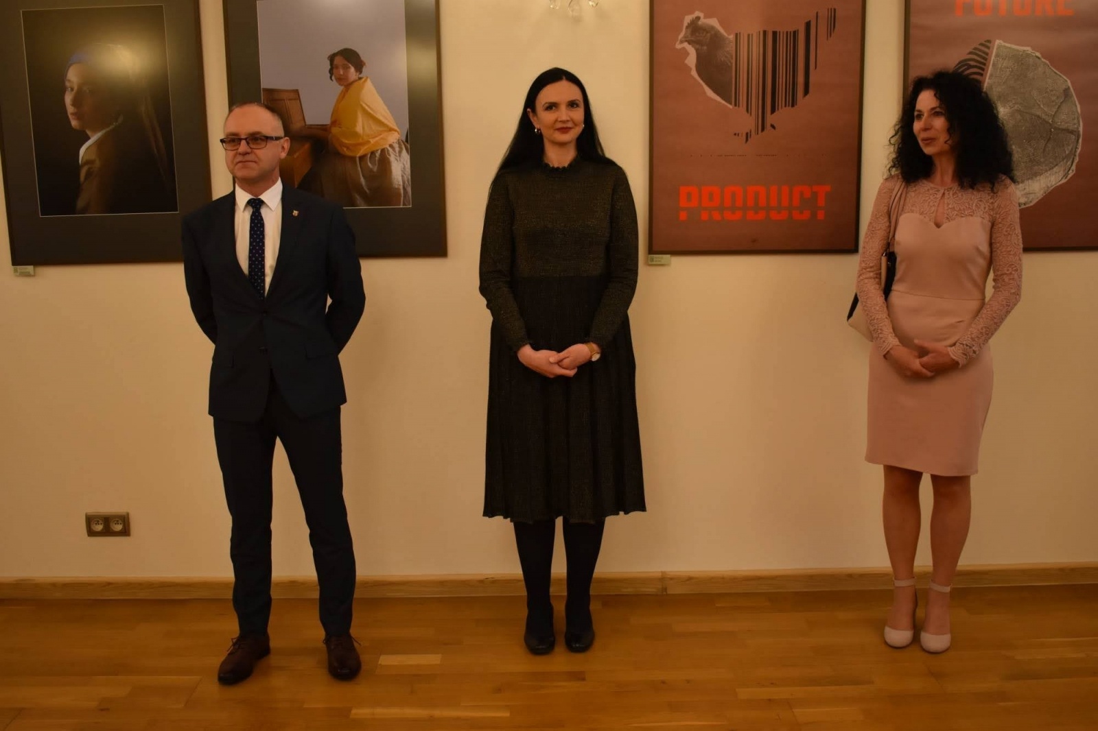 Zdjęcie w galerii na portalu naszraciborz.pl: DYPLOMY 2022 - wernisaż wystawy na Zamku Piastowskim wiadomości z regionu