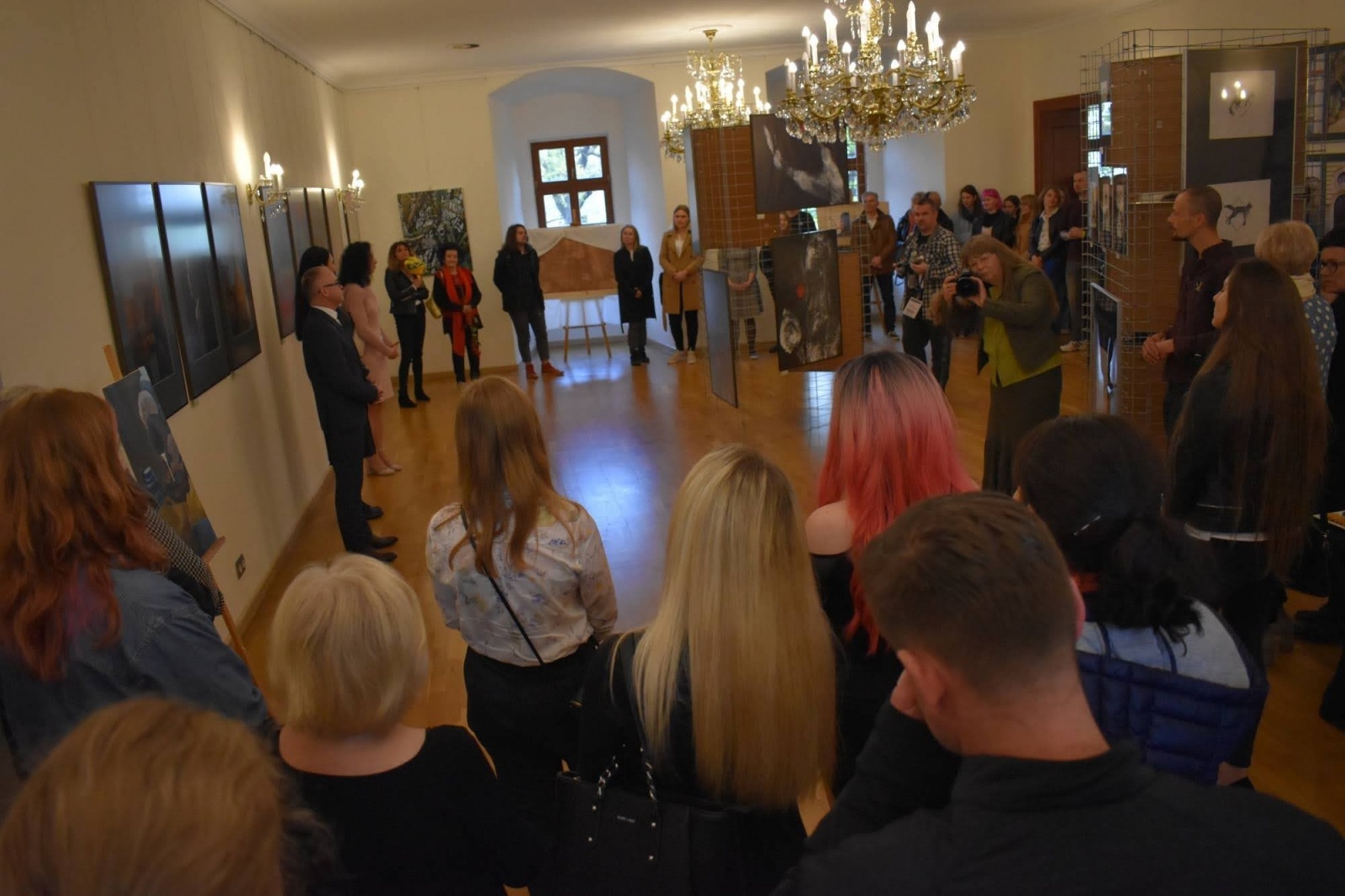 Zdjęcie w galerii na portalu naszraciborz.pl: DYPLOMY 2022 - wernisaż wystawy na Zamku Piastowskim wiadomości z regionu