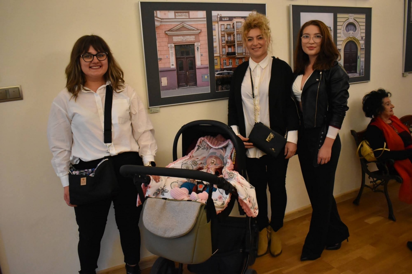 Zdjęcie w galerii na portalu naszraciborz.pl: DYPLOMY 2022 - wernisaż wystawy na Zamku Piastowskim wiadomości z regionu