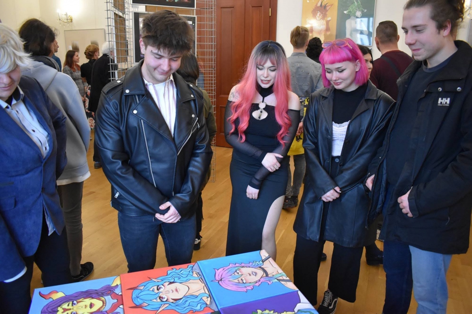 Zdjęcie w galerii na portalu naszraciborz.pl: DYPLOMY 2022 - wernisaż wystawy na Zamku Piastowskim wiadomości z regionu