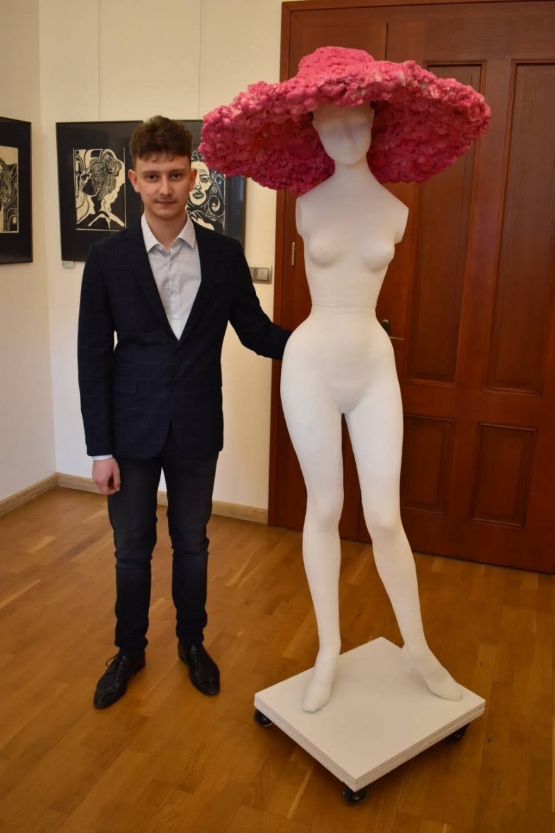 Zdjęcie w galerii na portalu naszraciborz.pl: DYPLOMY 2022 - wernisaż wystawy na Zamku Piastowskim wiadomości z regionu