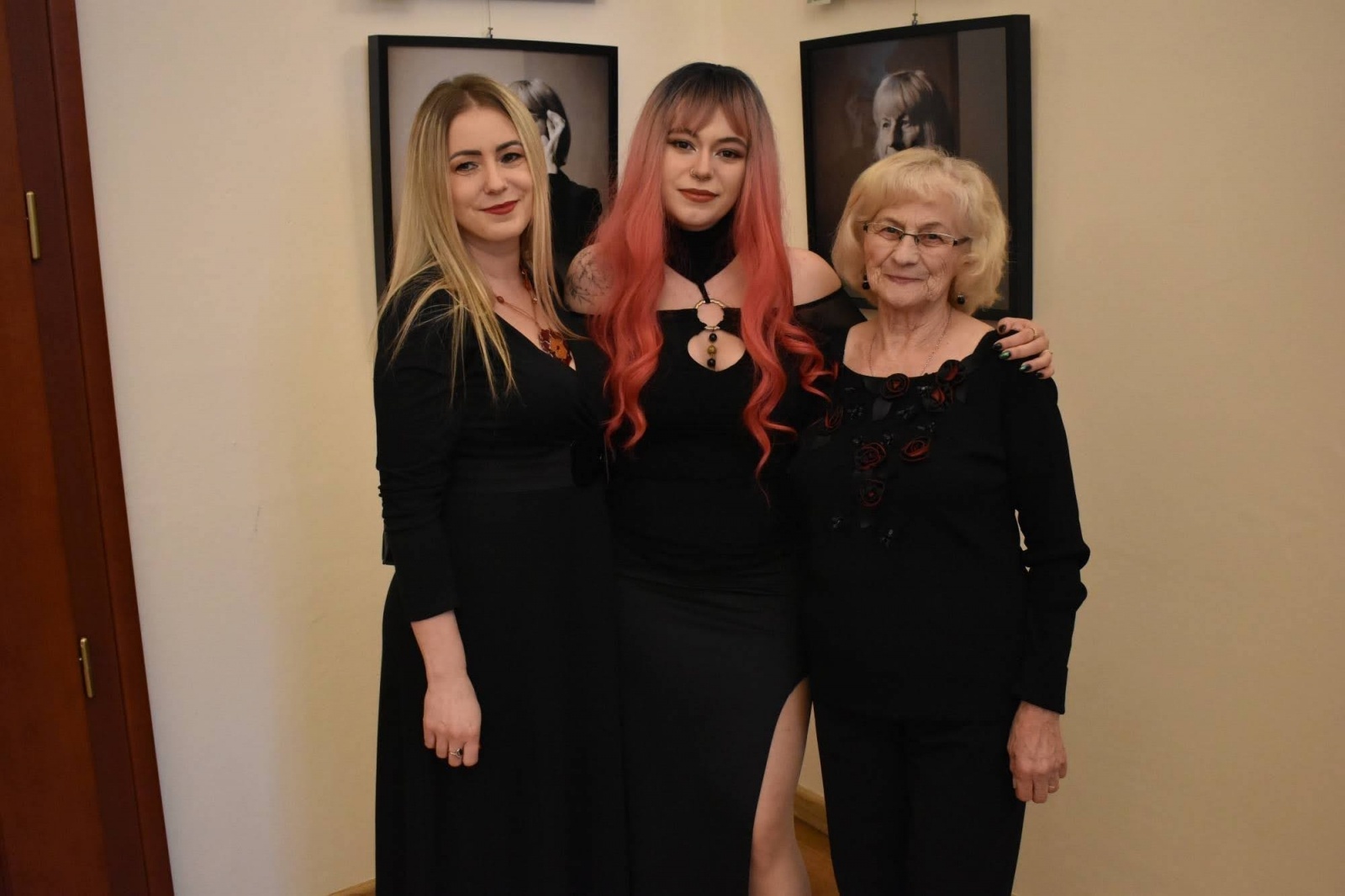 Zdjęcie w galerii na portalu naszraciborz.pl: DYPLOMY 2022 - wernisaż wystawy na Zamku Piastowskim wiadomości z regionu