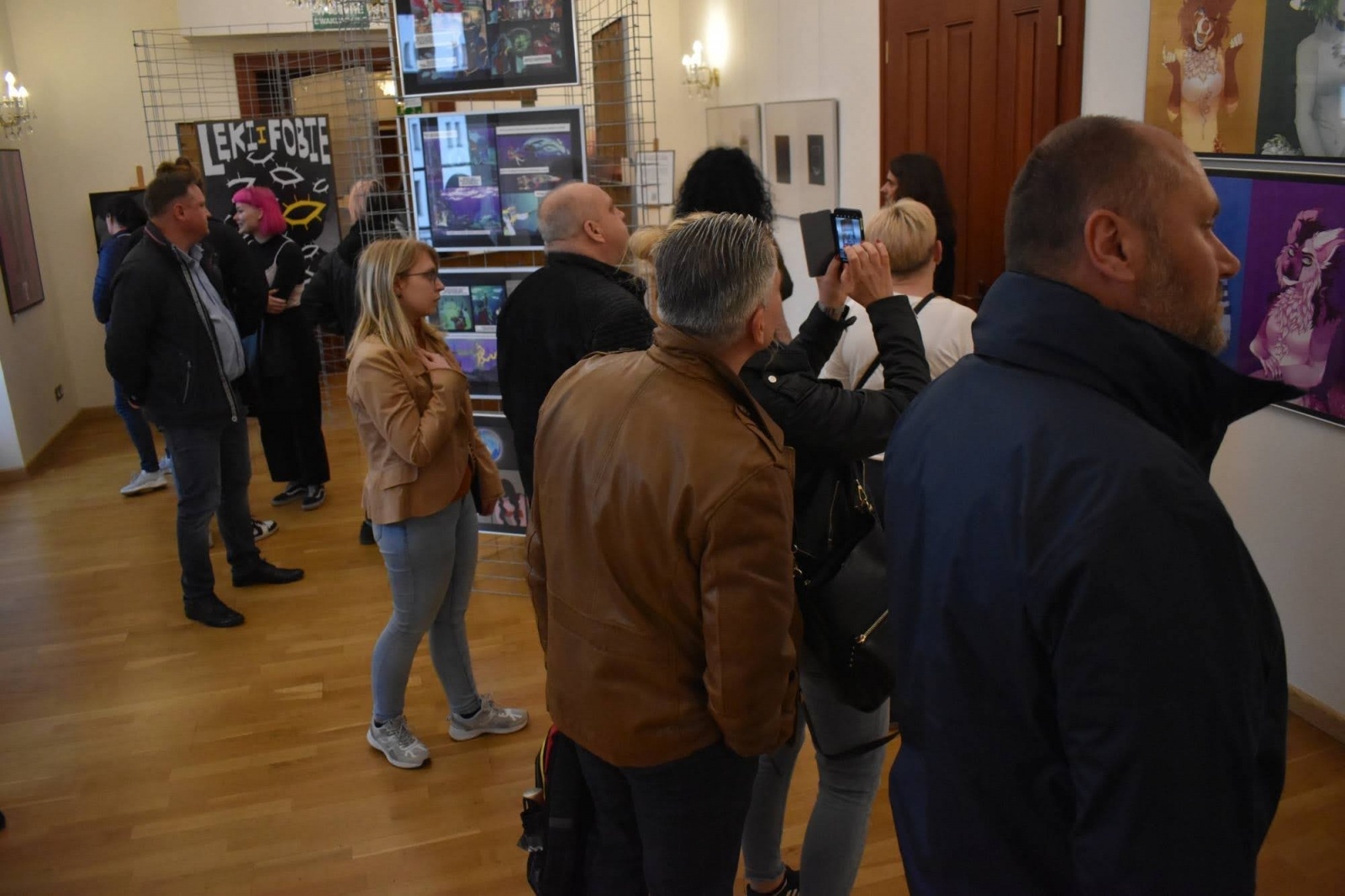 Zdjęcie w galerii na portalu naszraciborz.pl: DYPLOMY 2022 - wernisaż wystawy na Zamku Piastowskim wiadomości z regionu