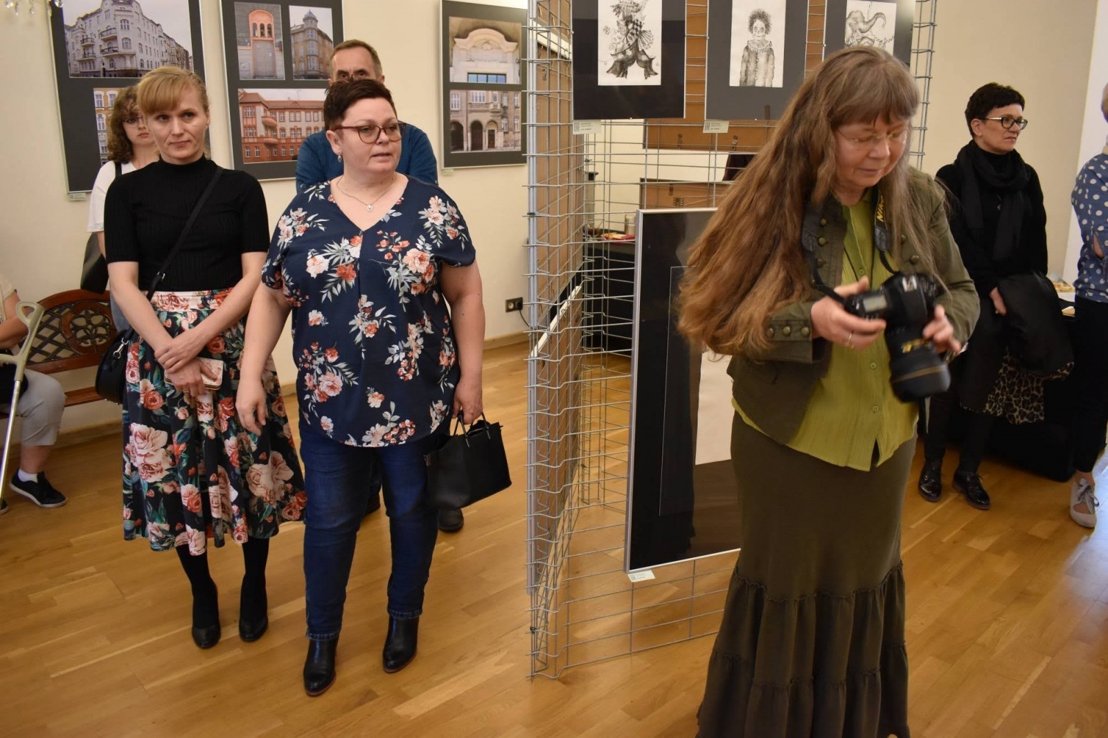 Zdjęcie w galerii na portalu naszraciborz.pl: DYPLOMY 2022 - wernisaż wystawy na Zamku Piastowskim wiadomości z regionu