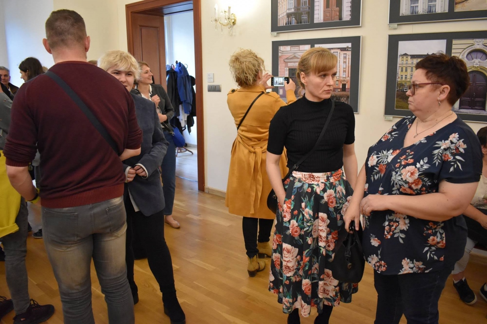 Zdjęcie w galerii na portalu naszraciborz.pl: DYPLOMY 2022 - wernisaż wystawy na Zamku Piastowskim wiadomości z regionu