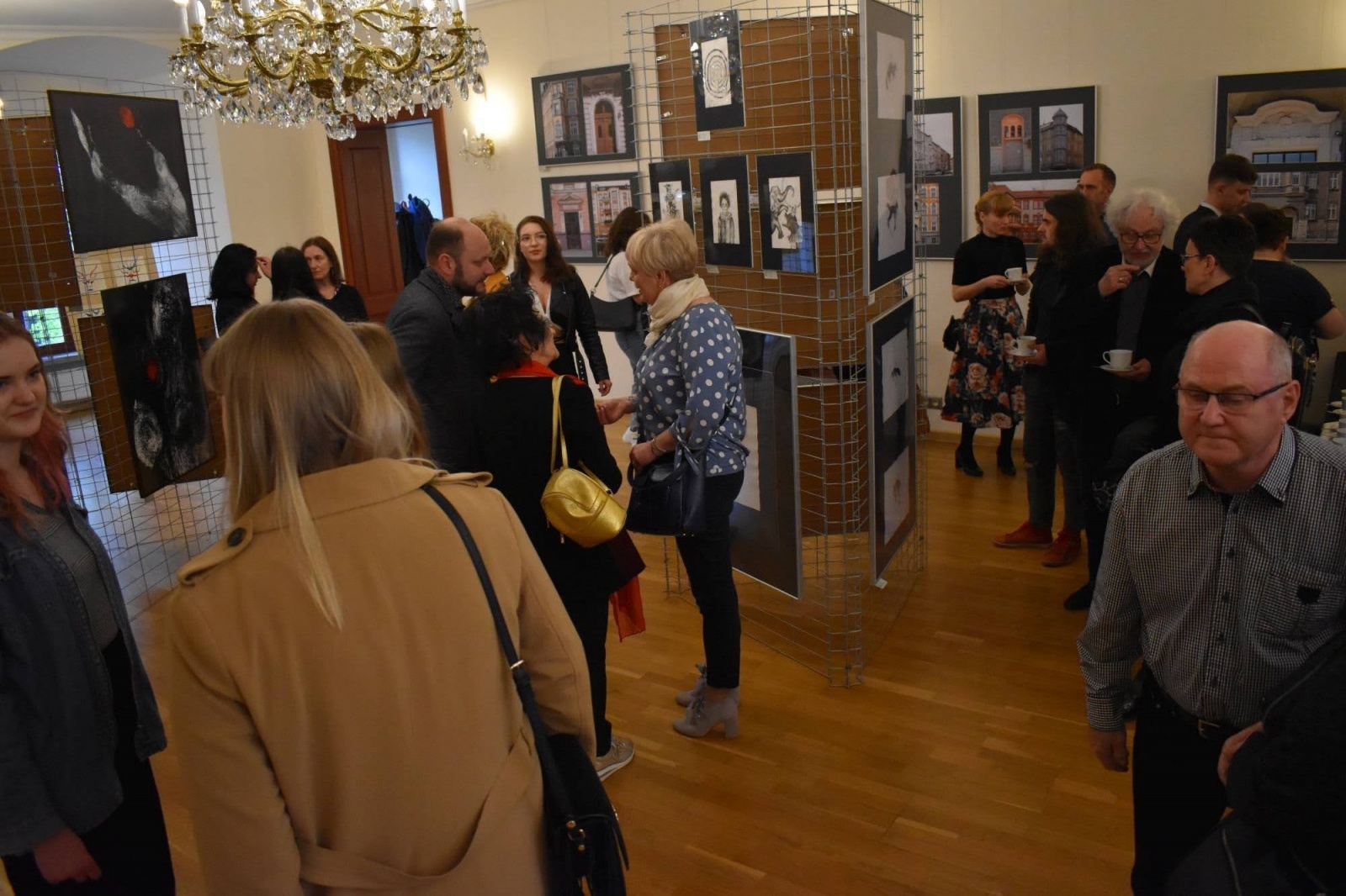 Zdjęcie w galerii na portalu naszraciborz.pl: DYPLOMY 2022 - wernisaż wystawy na Zamku Piastowskim wiadomości z regionu