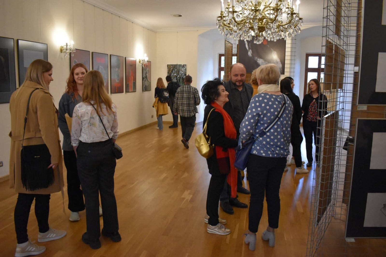 Zdjęcie w galerii na portalu naszraciborz.pl: DYPLOMY 2022 - wernisaż wystawy na Zamku Piastowskim wiadomości z regionu