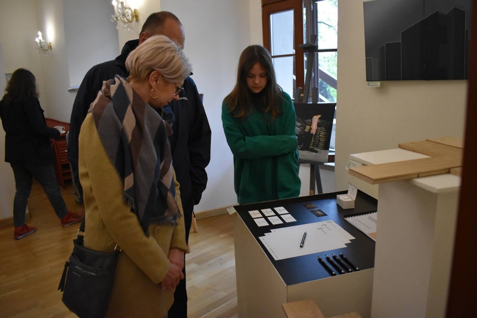 Zdjęcie w galerii na portalu naszraciborz.pl: DYPLOMY 2022 - wernisaż wystawy na Zamku Piastowskim wiadomości z regionu