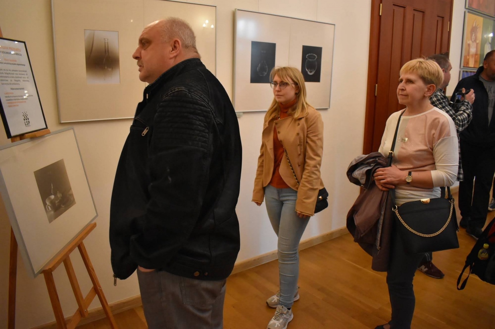 Zdjęcie w galerii na portalu naszraciborz.pl: DYPLOMY 2022 - wernisaż wystawy na Zamku Piastowskim wiadomości z regionu